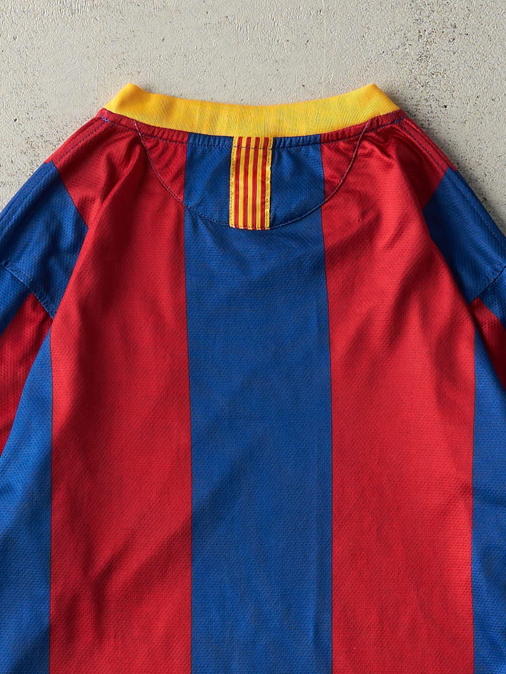 Vintage Y2K Blue & Red Unicef Barcelona Football Club Long Sleeve Soccer Jersey (M)