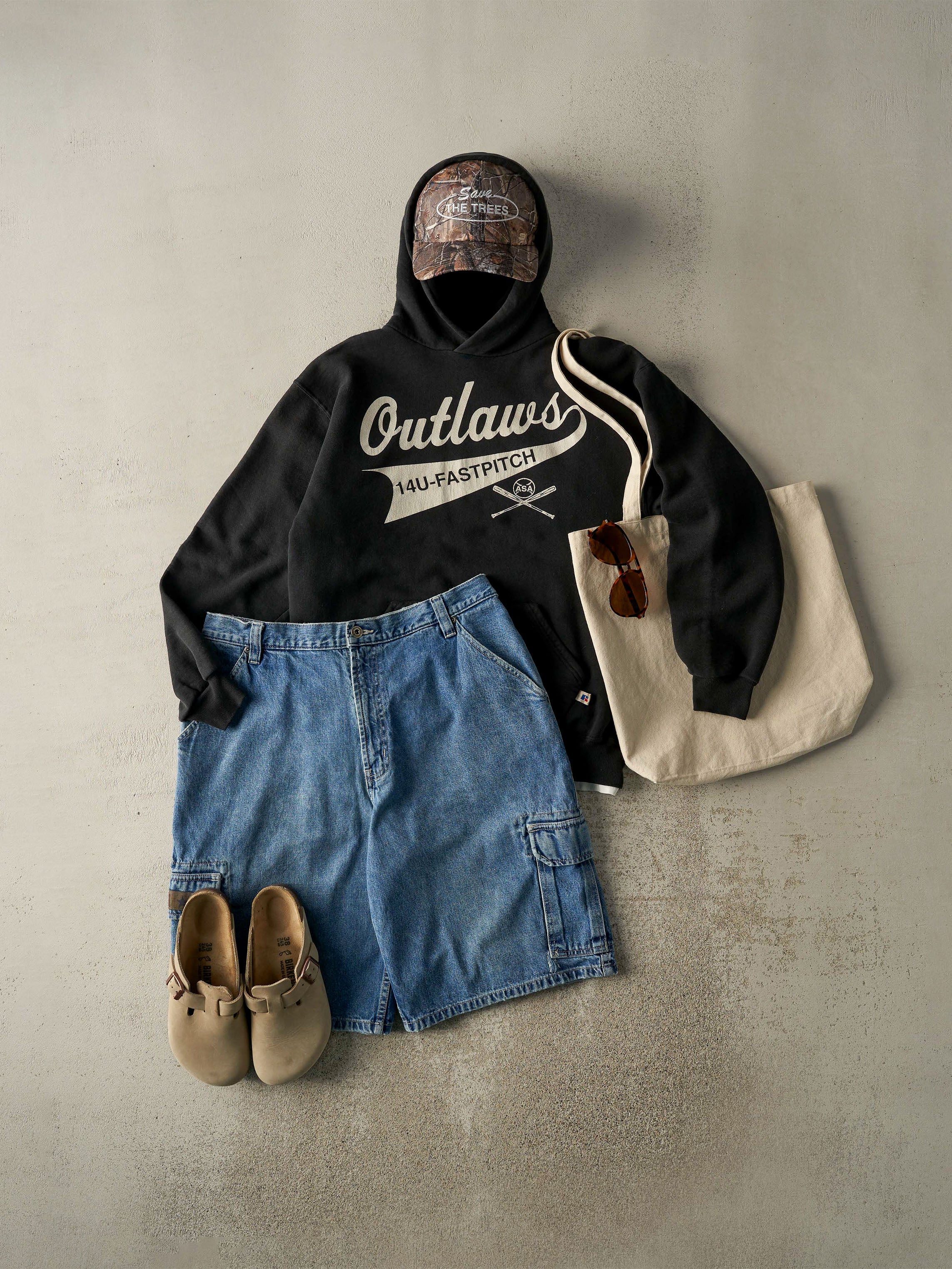 Vintage 90s Faded Black Outlaws Fastpitch ASA Russell Athletic Hoodie (M/L)