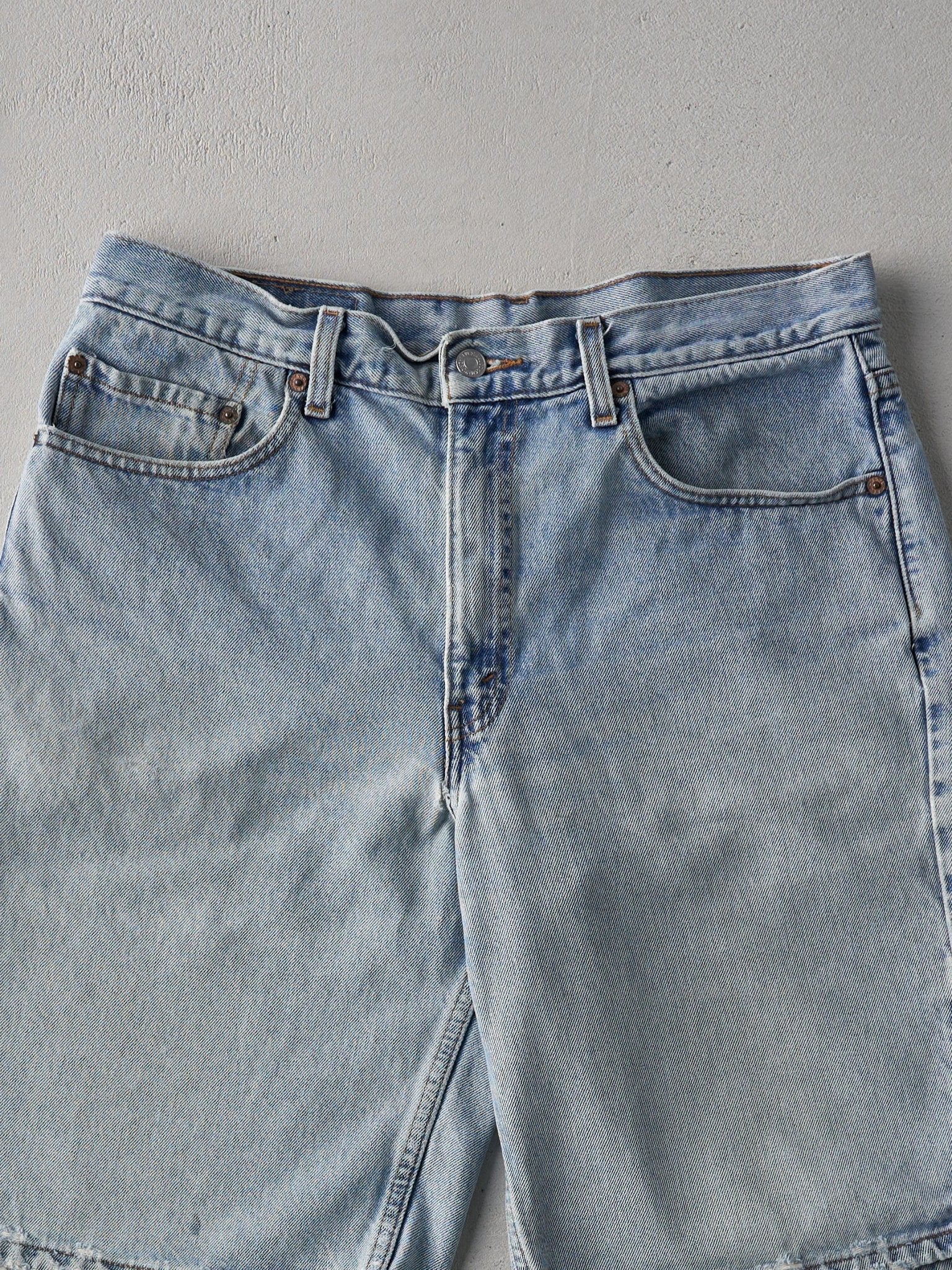 Vintage 90s Light Wash Levi's 550 Relaxed Fit Shorts (34x10)