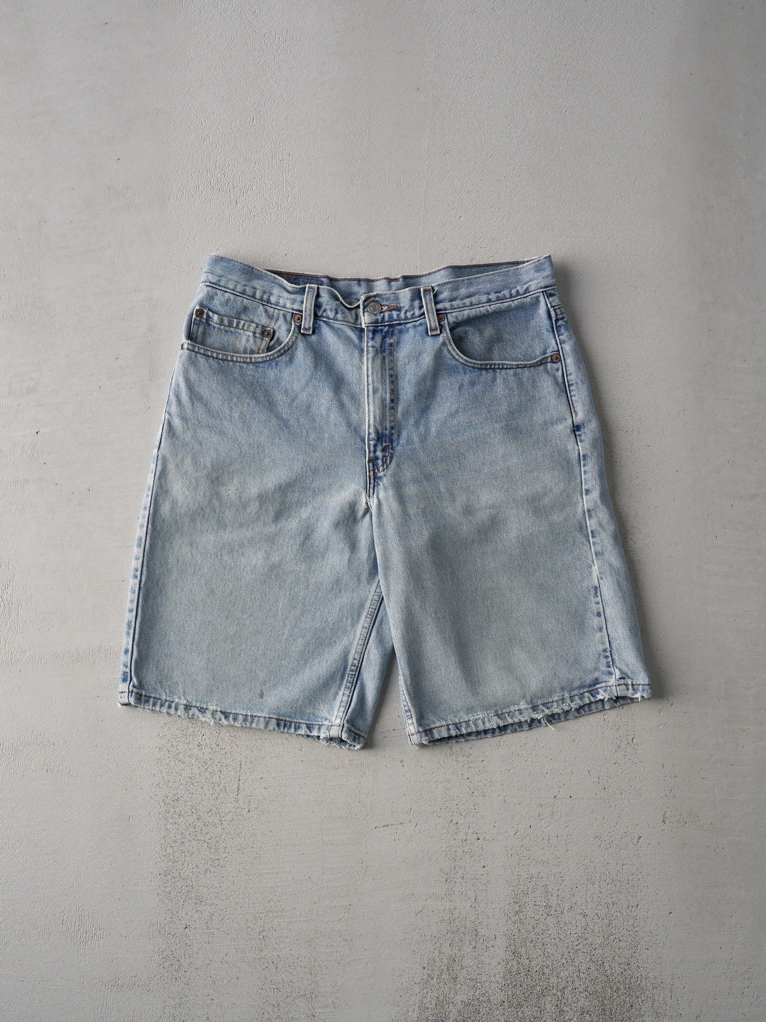 Vintage 90s Light Wash Levi's 550 Relaxed Fit Shorts (34x10)