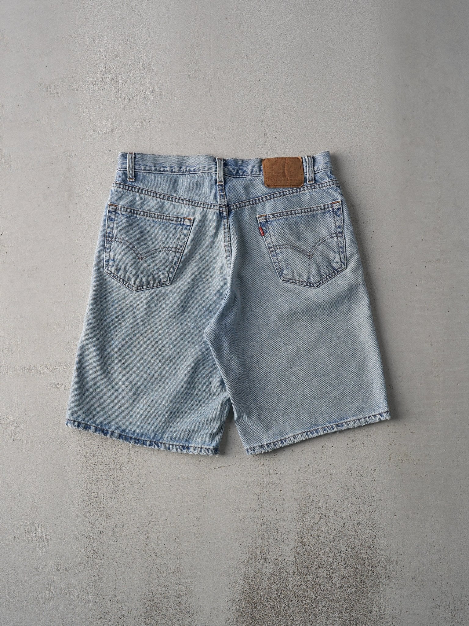 Vintage 90s Light Wash Levi's 550 Relaxed Fit Shorts (34x10)