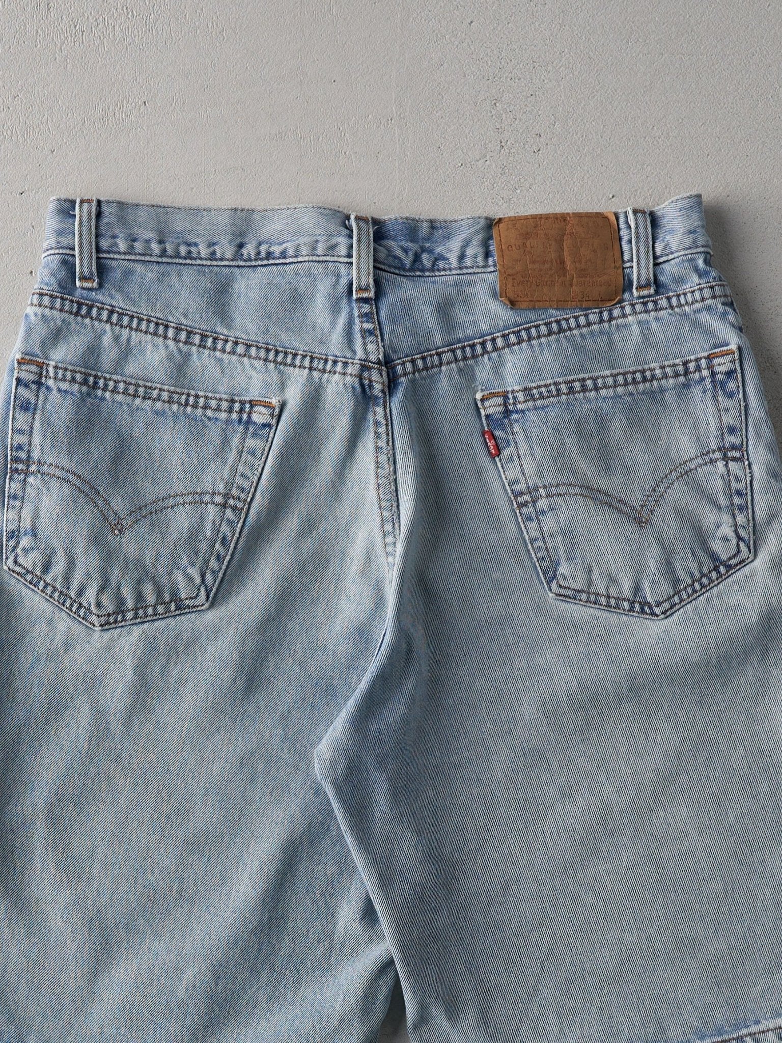 Vintage 90s Light Wash Levi's 550 Relaxed Fit Shorts (34x10)