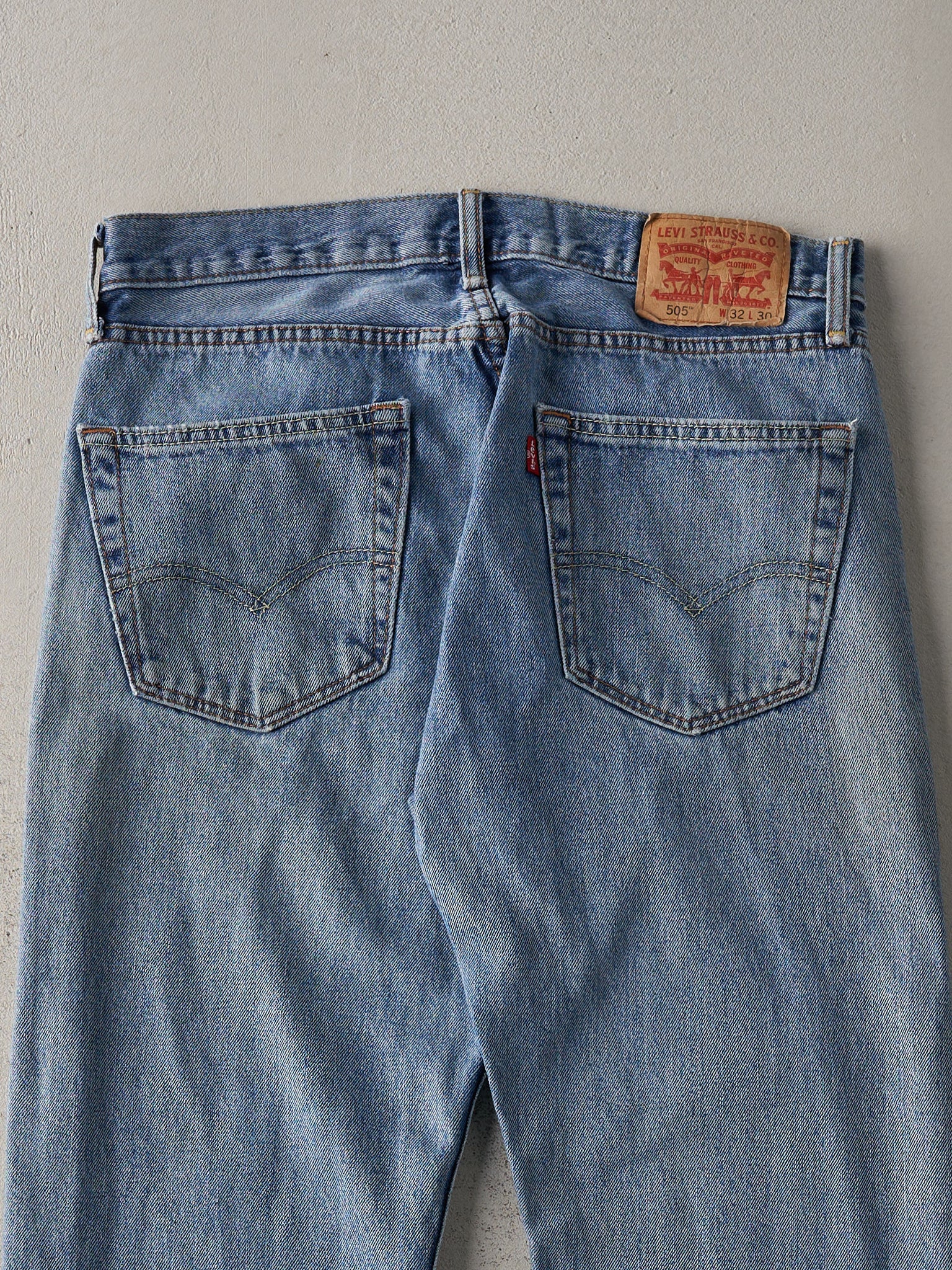 Vintage Y2K Light Wash Levi's 505 Jeans (32x29)