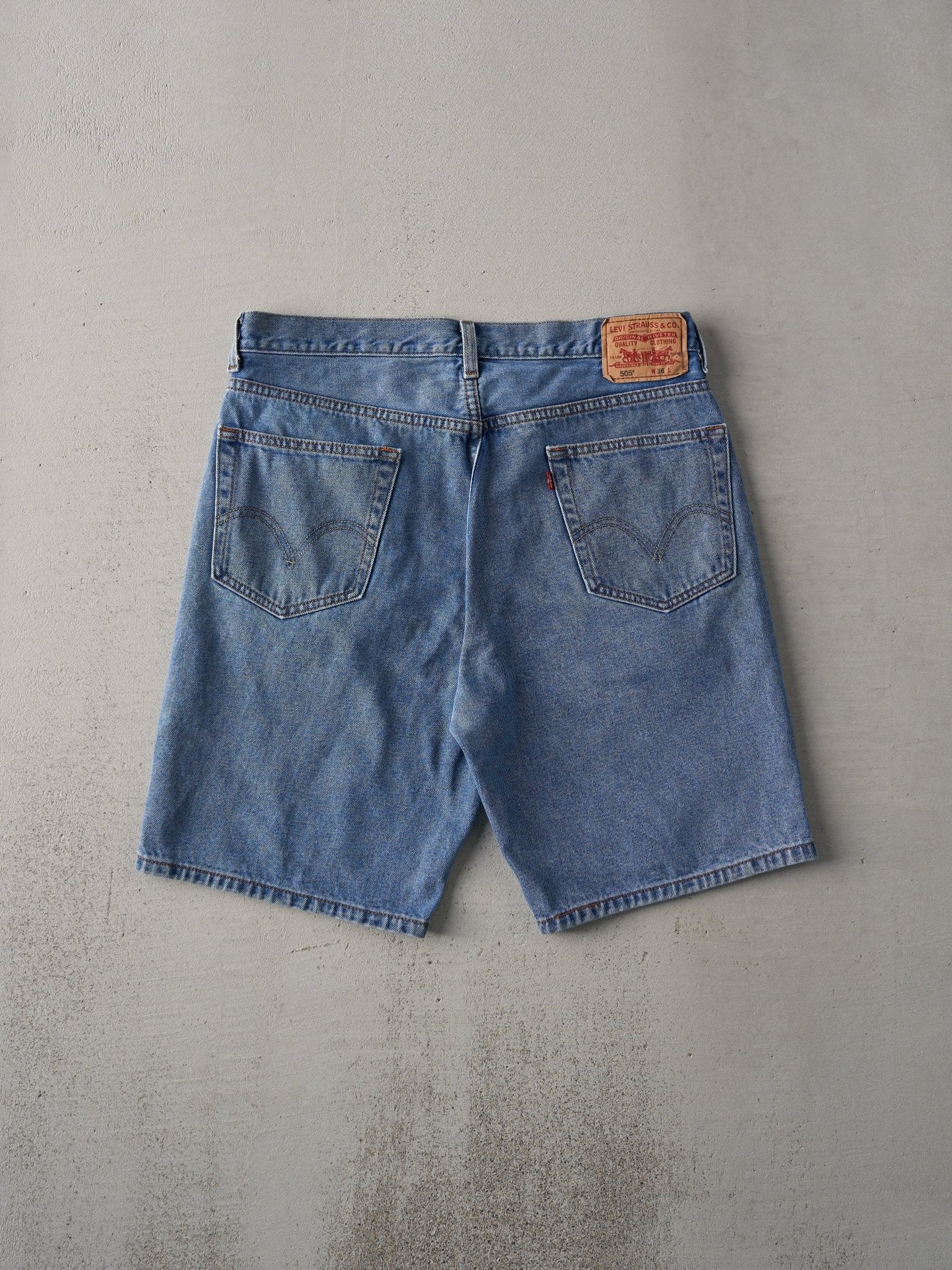 Vintage Y2K Light Wash Levi's 505 Jean Shorts (36x8.5)