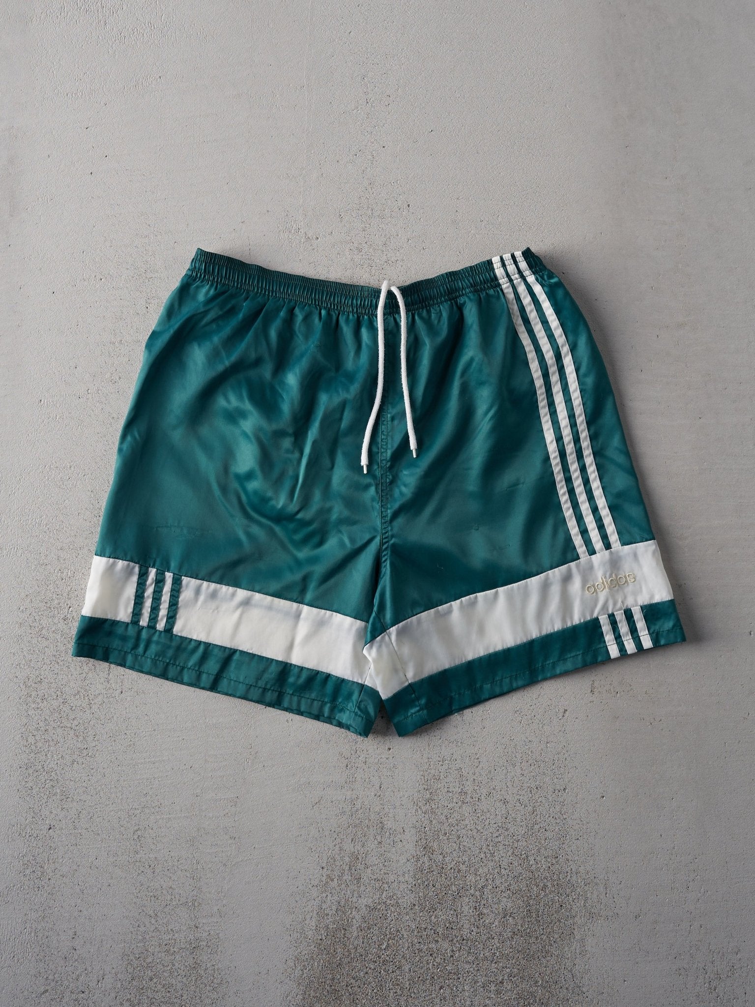 Vintage 80s Green and White Adidas Athletic Shorts (33x6)