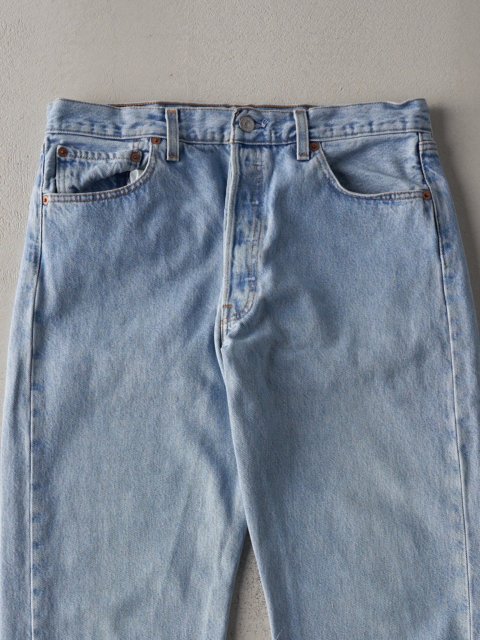 Vintage 90s Light Wash Levi's 501 Jeans (33x30)