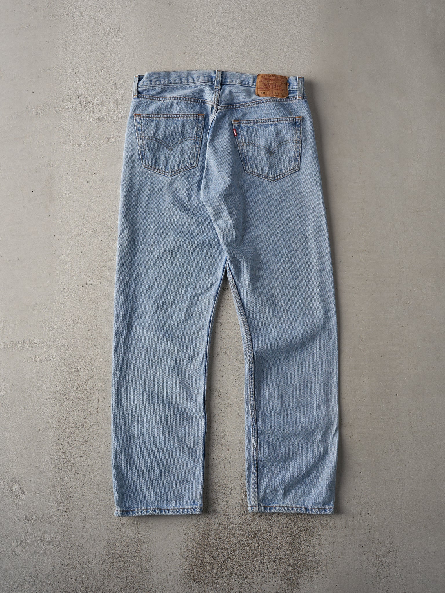 Vintage 90s Light Wash Levi's 501 Jeans (33x30)