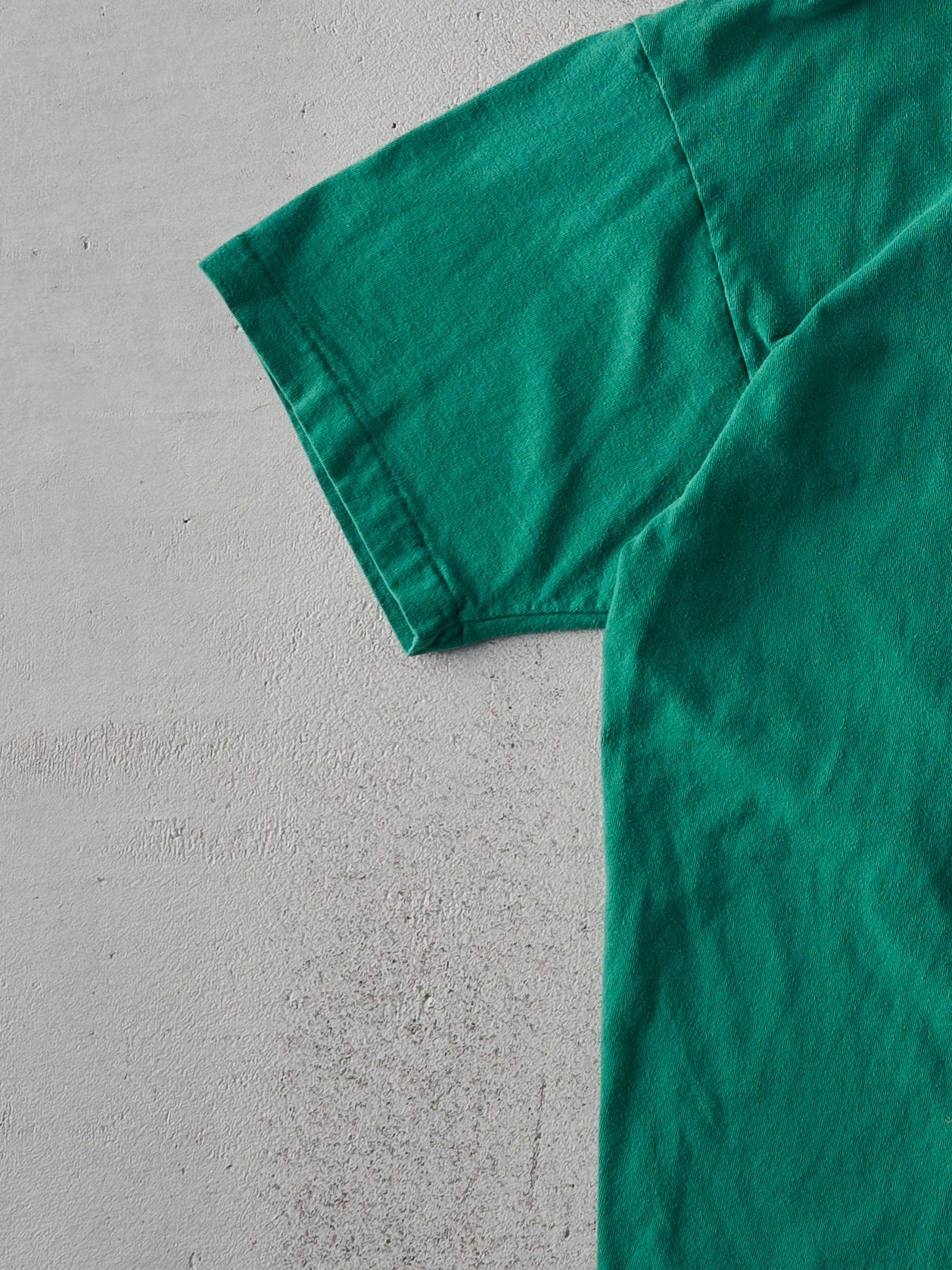 Vintage 90s Kelly Green Blank Boxy Single Stitch Pocket Tee (M)