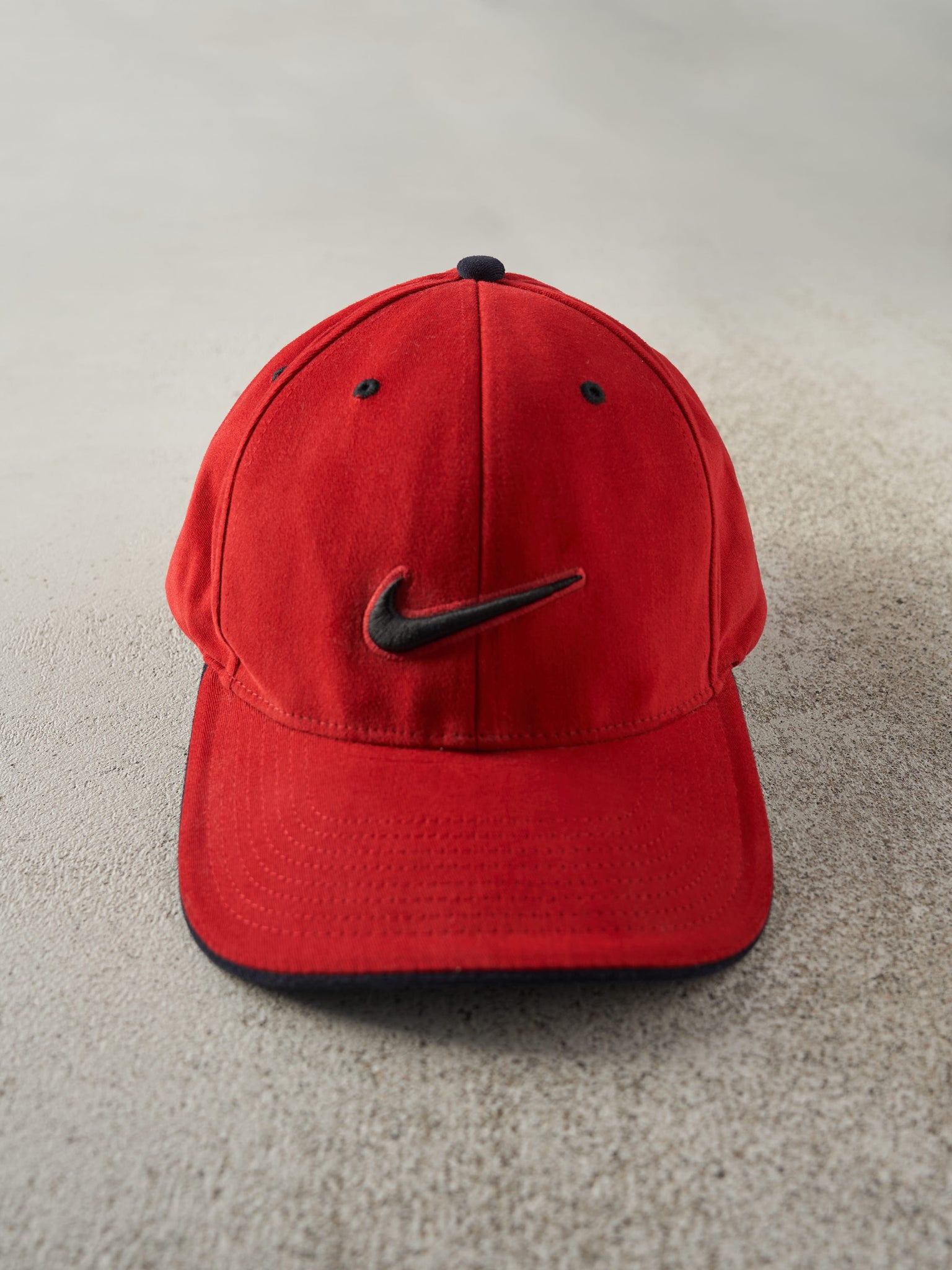 Vintage Y2K Red Embroidered Nike Swoosh Fitted Hat (7 1/2)