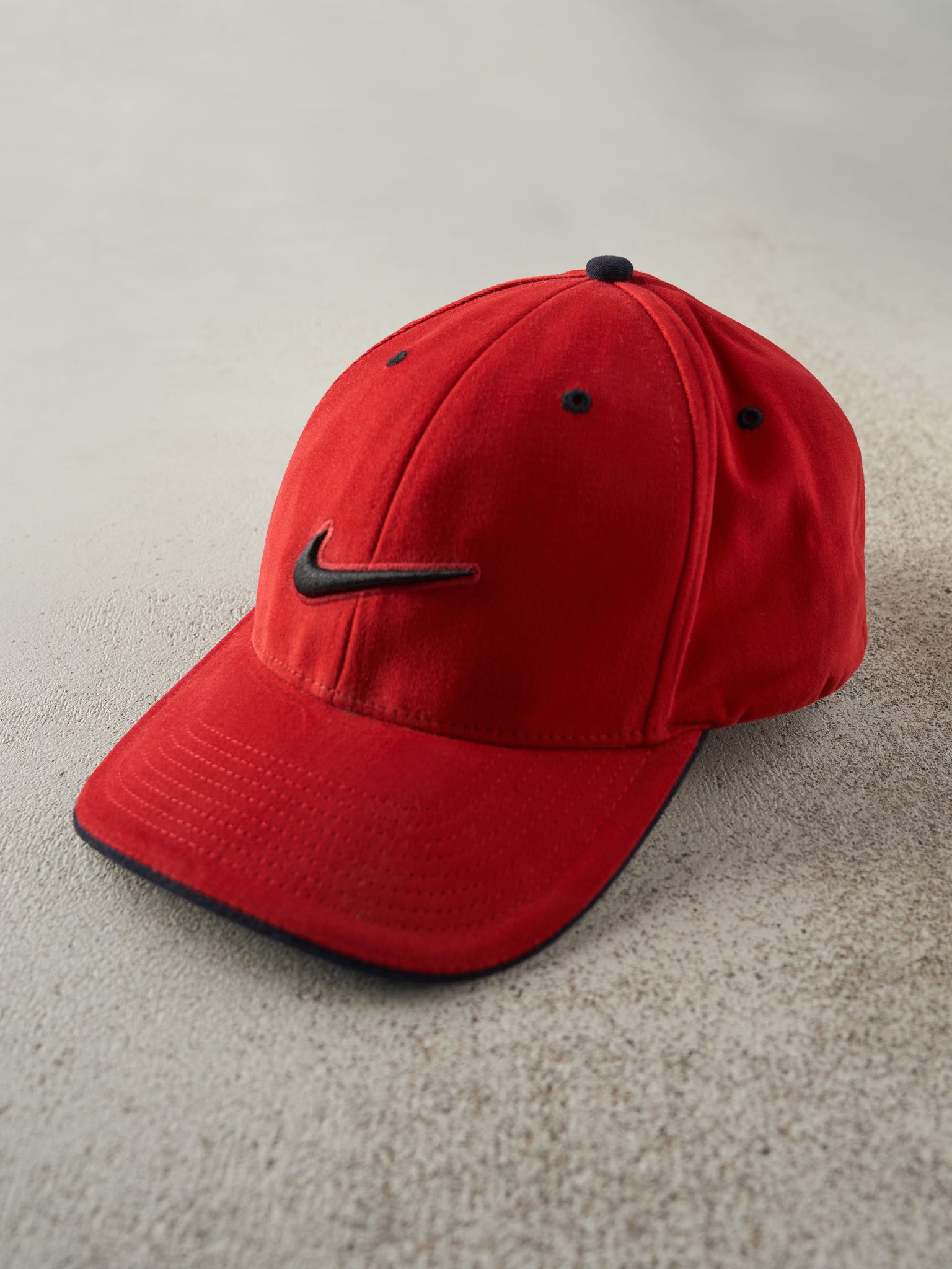 Vintage Y2K Red Embroidered Nike Swoosh Fitted Hat (7 1/2)