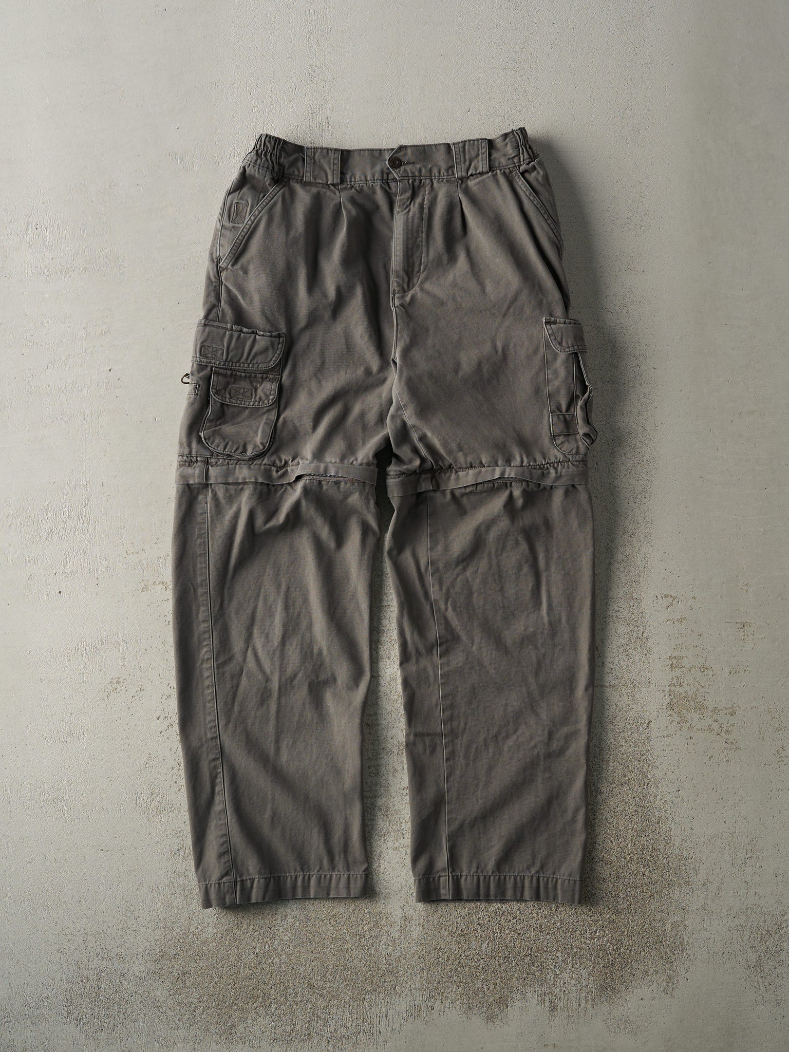 Vintage Y2K Grey Wind River Cargo Zip Off Pants (31x30)