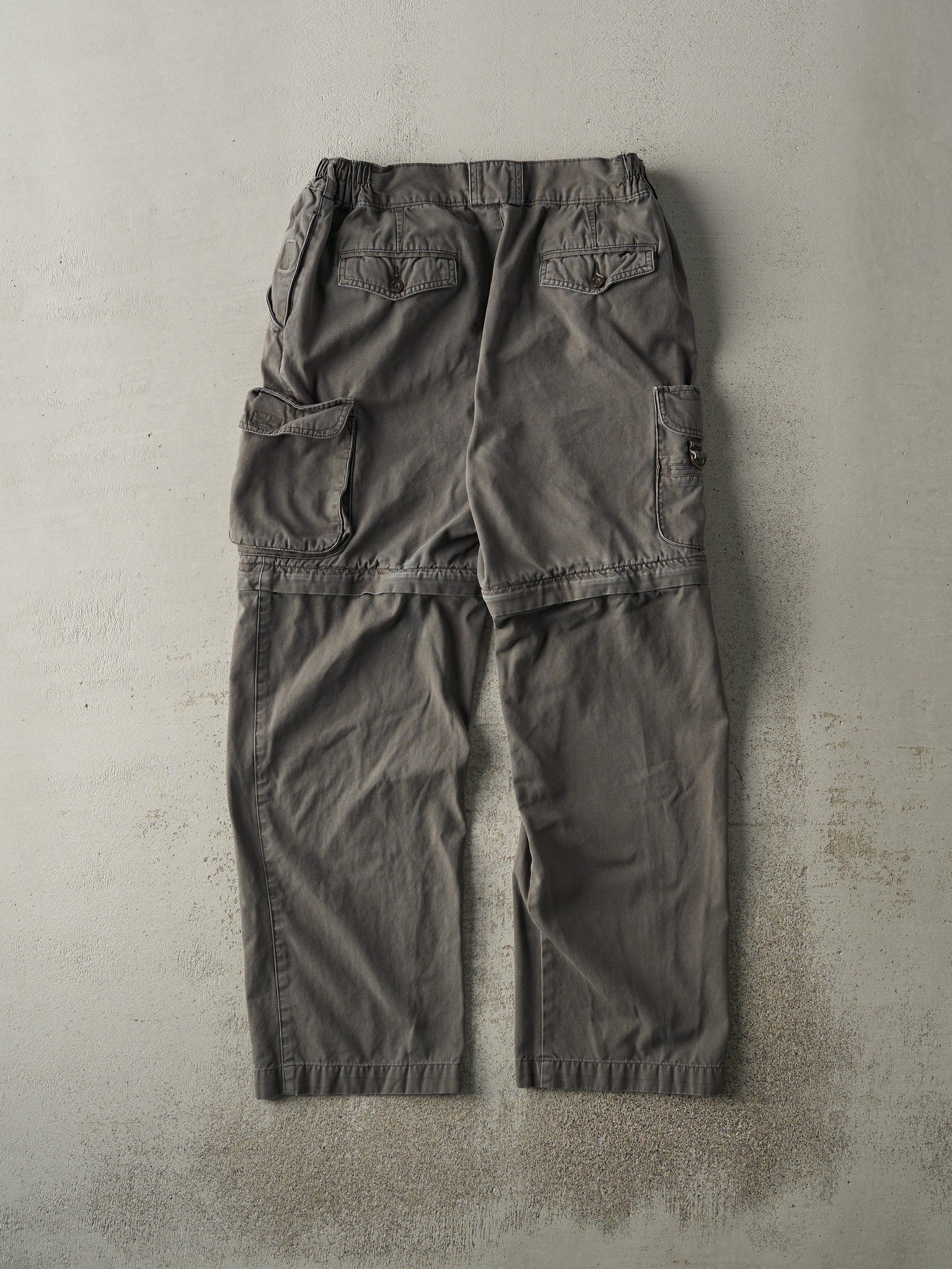 Vintage Y2K Grey Wind River Cargo Zip Off Pants (31x30)