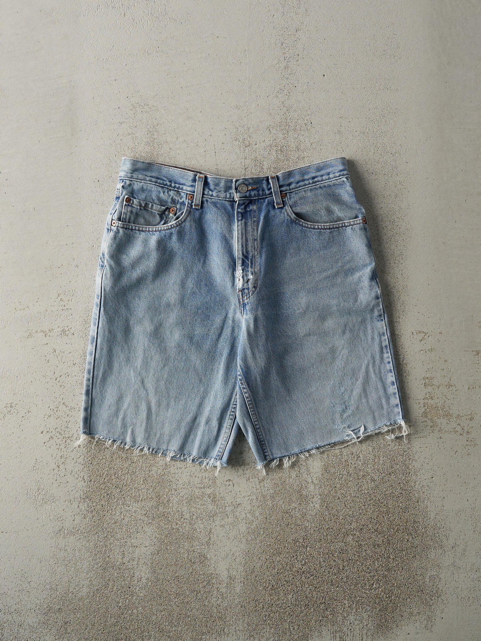 Vintage Y2K Light Wash Levi's 550 Cut Off Jean Shorts (33.5x10)