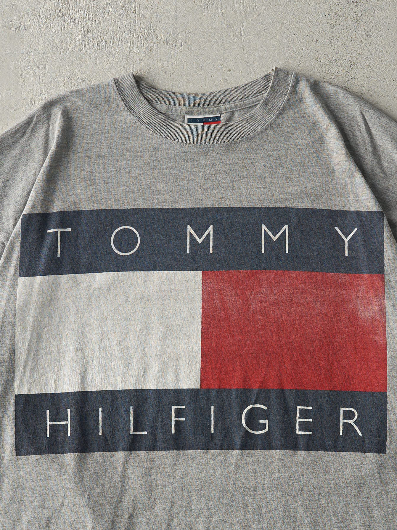 Vintage Y2K Grey Tommy Hilfiger Big Flag Tee (L/XL)