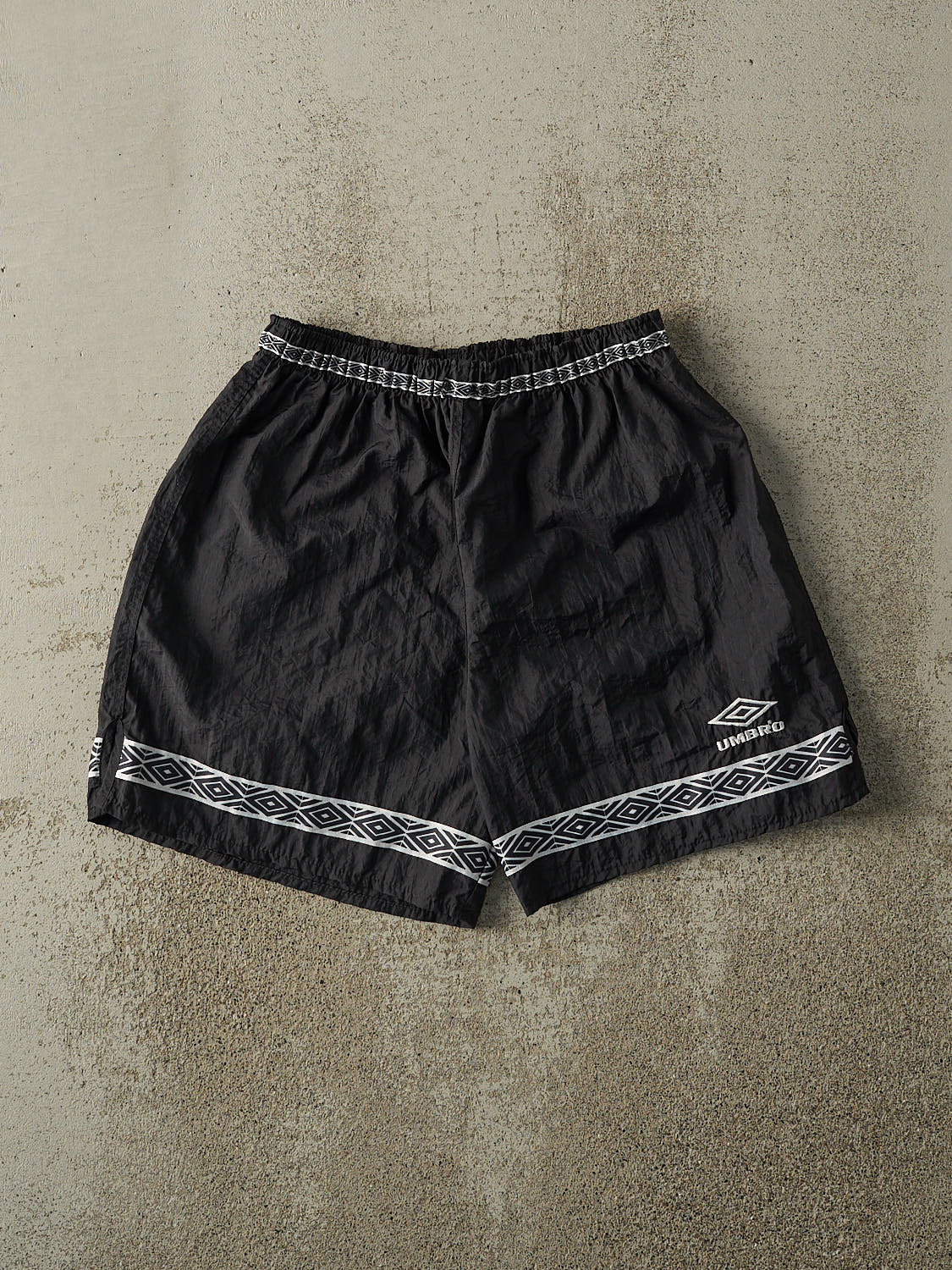 Vintage 90s Black Umbro Nylon Track Shorts (27x6)