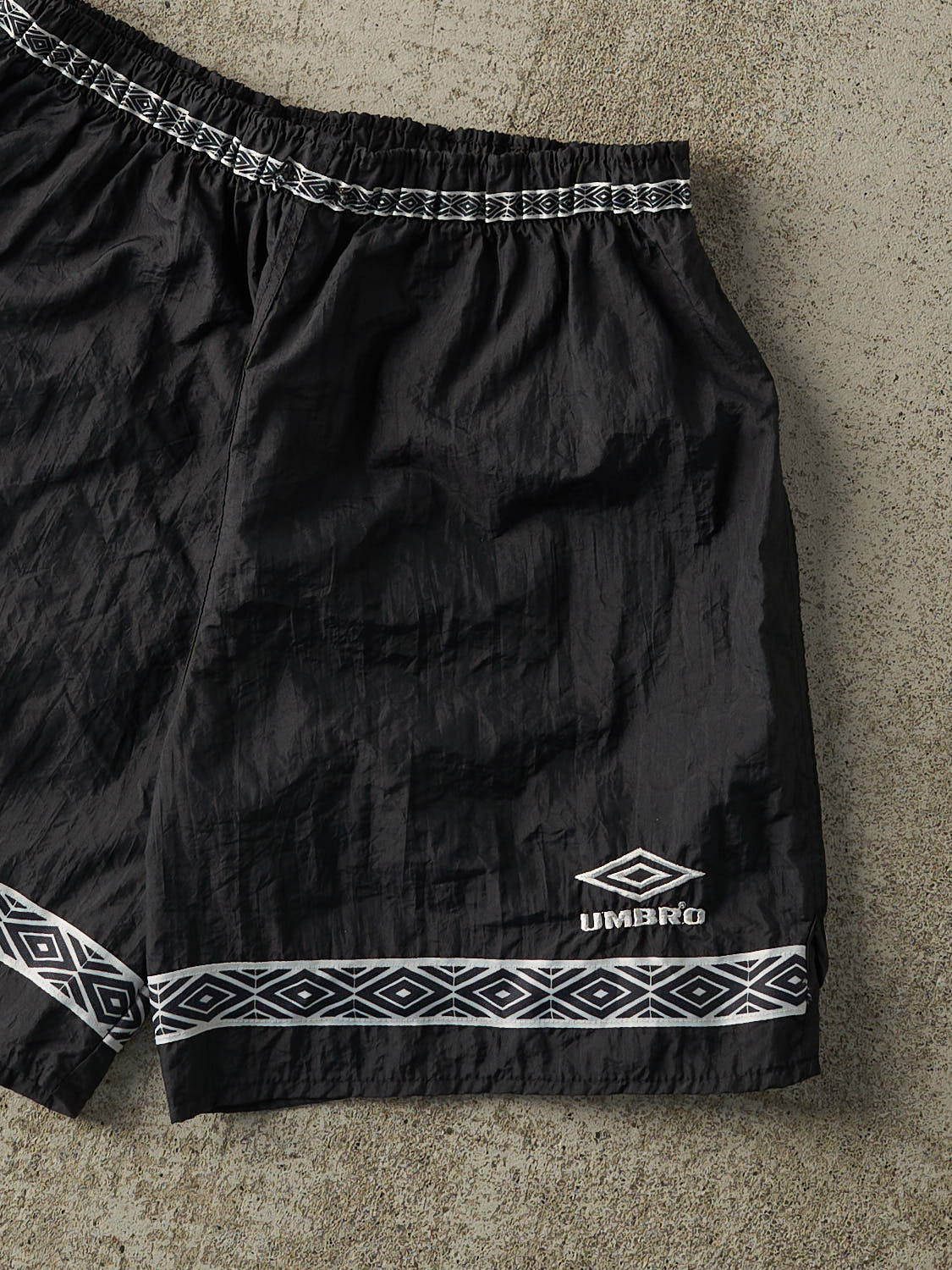 Vintage 90s Black Umbro Nylon Track Shorts (27x6)