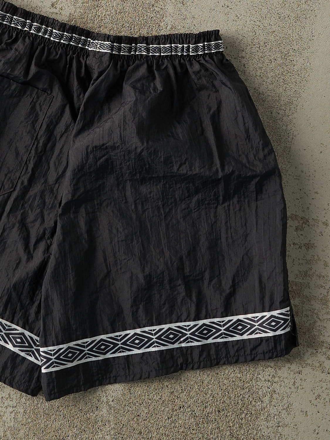 Vintage 90s Black Umbro Nylon Track Shorts (27x6)