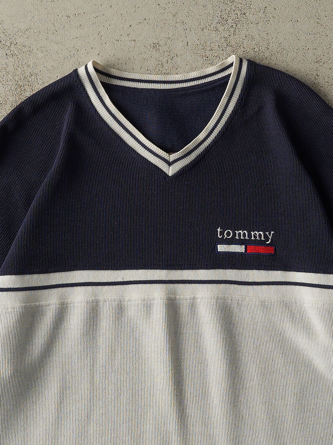 Vintage Y2K Navy Blue & White Tommy Hilfiger Embroidered Textured Tee (L/XL)