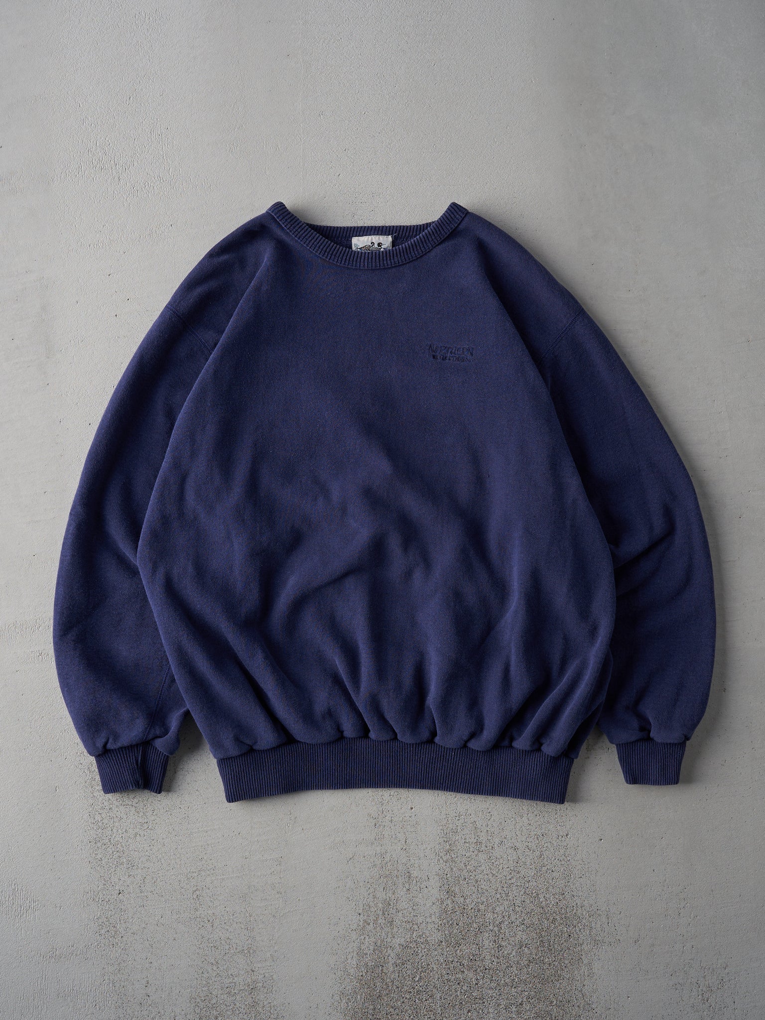 Vintage 90s Navy Embroidered Northern Reflections Blank Crewneck (L)