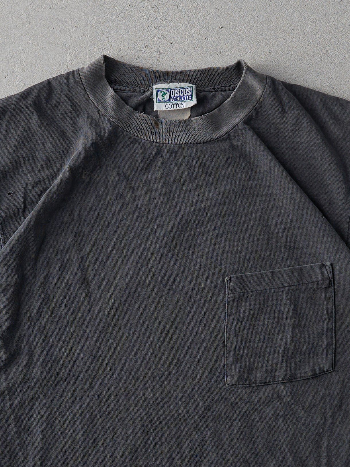 Vintage 90s Charcoal Grey Discus Athletic Blank Pocket Tee (S/M)