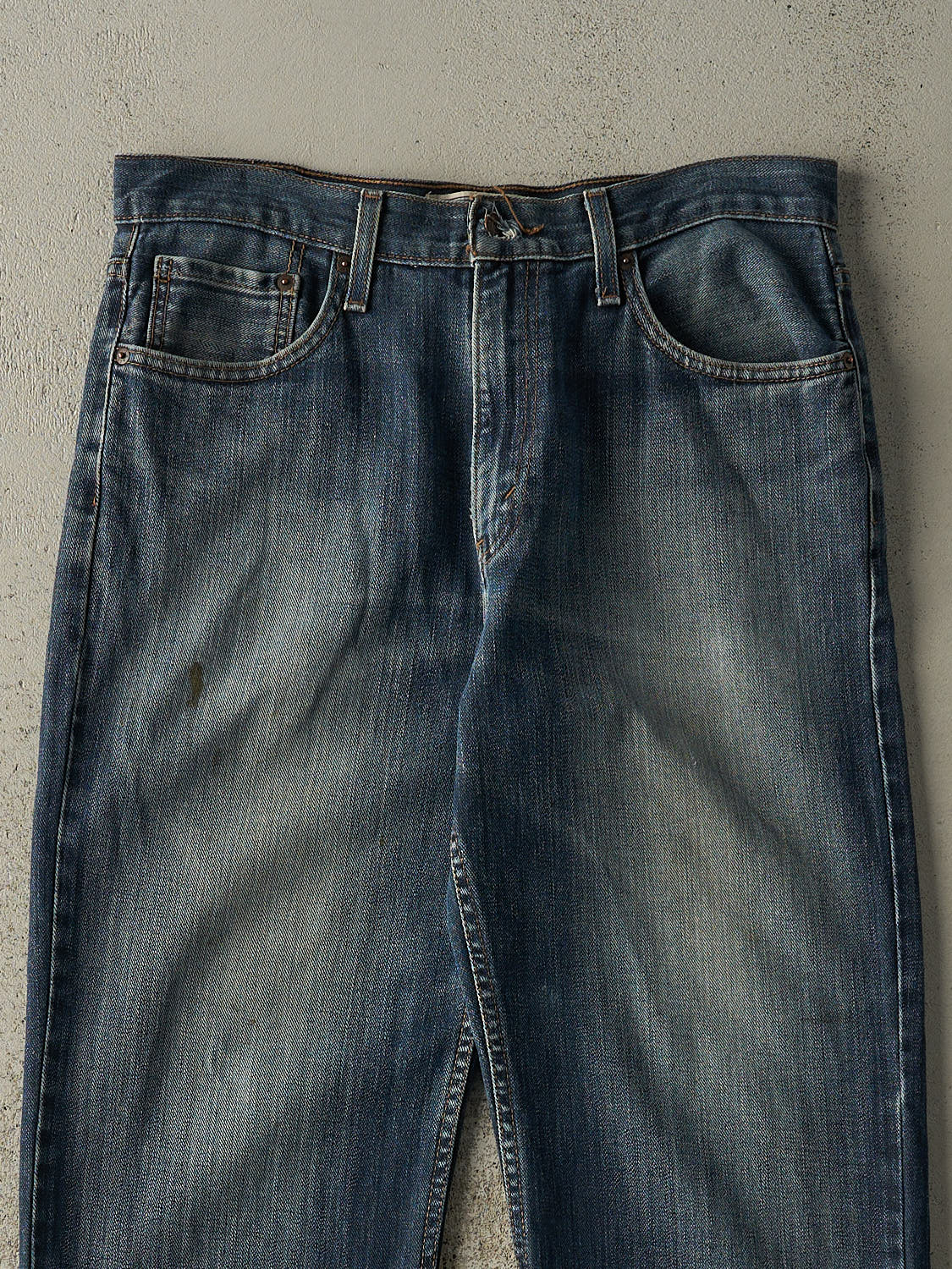 Vintage Y2K Dark Wash Levi's Signature Jeans (33.5x31)