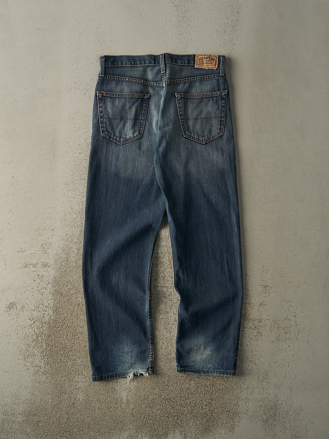 Vintage Y2K Dark Wash Levi's Signature Jeans (33.5x31)