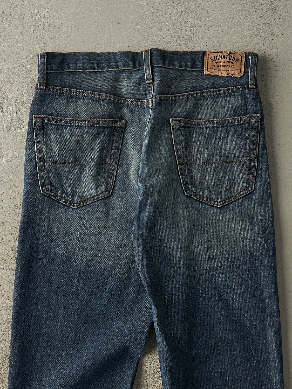 Vintage Y2K Dark Wash Levi's Signature Jeans (33.5x31)