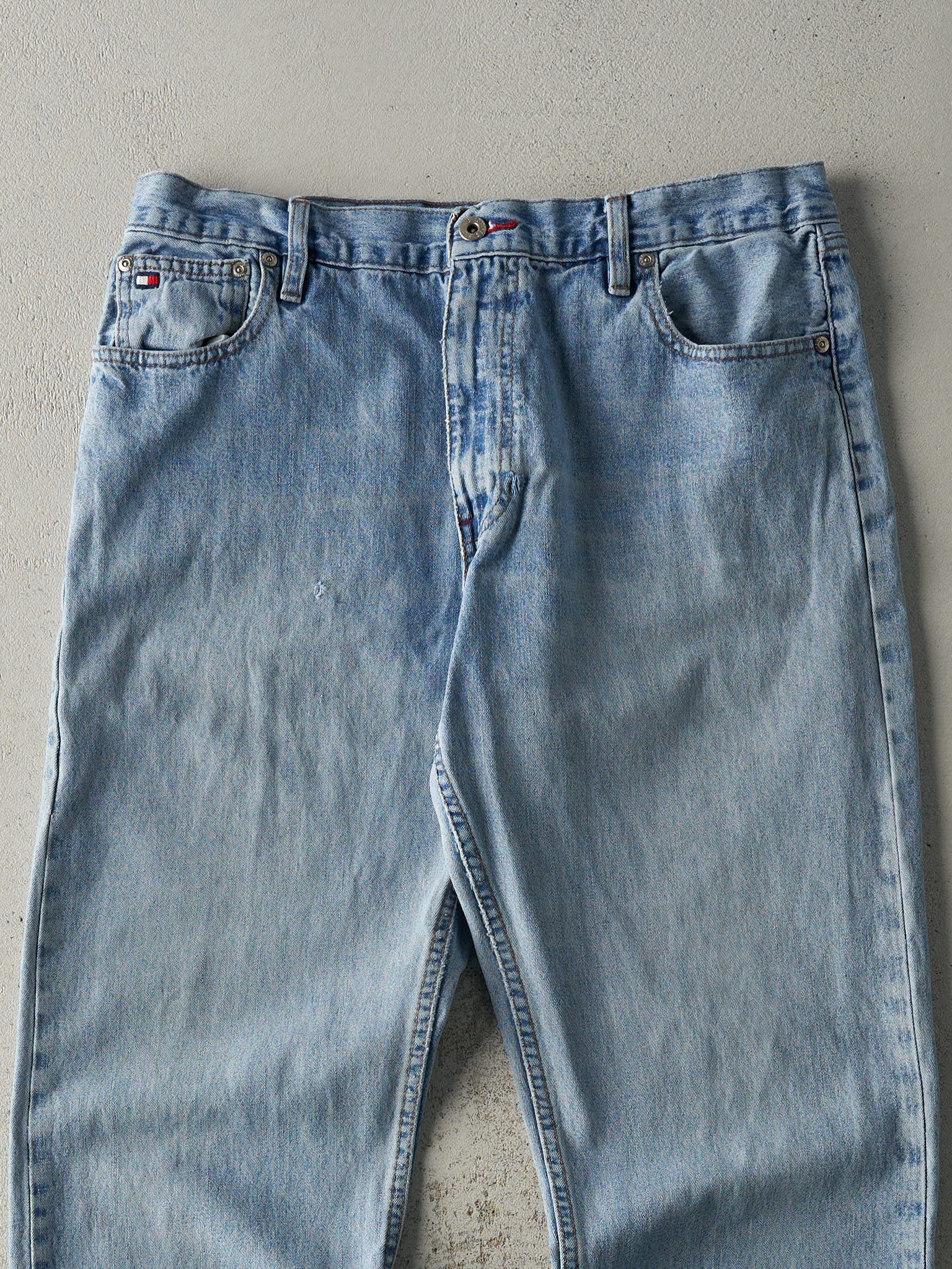 Vintage Y2K Light Wash Tommy Hilfiger Jeans (34x29.5)