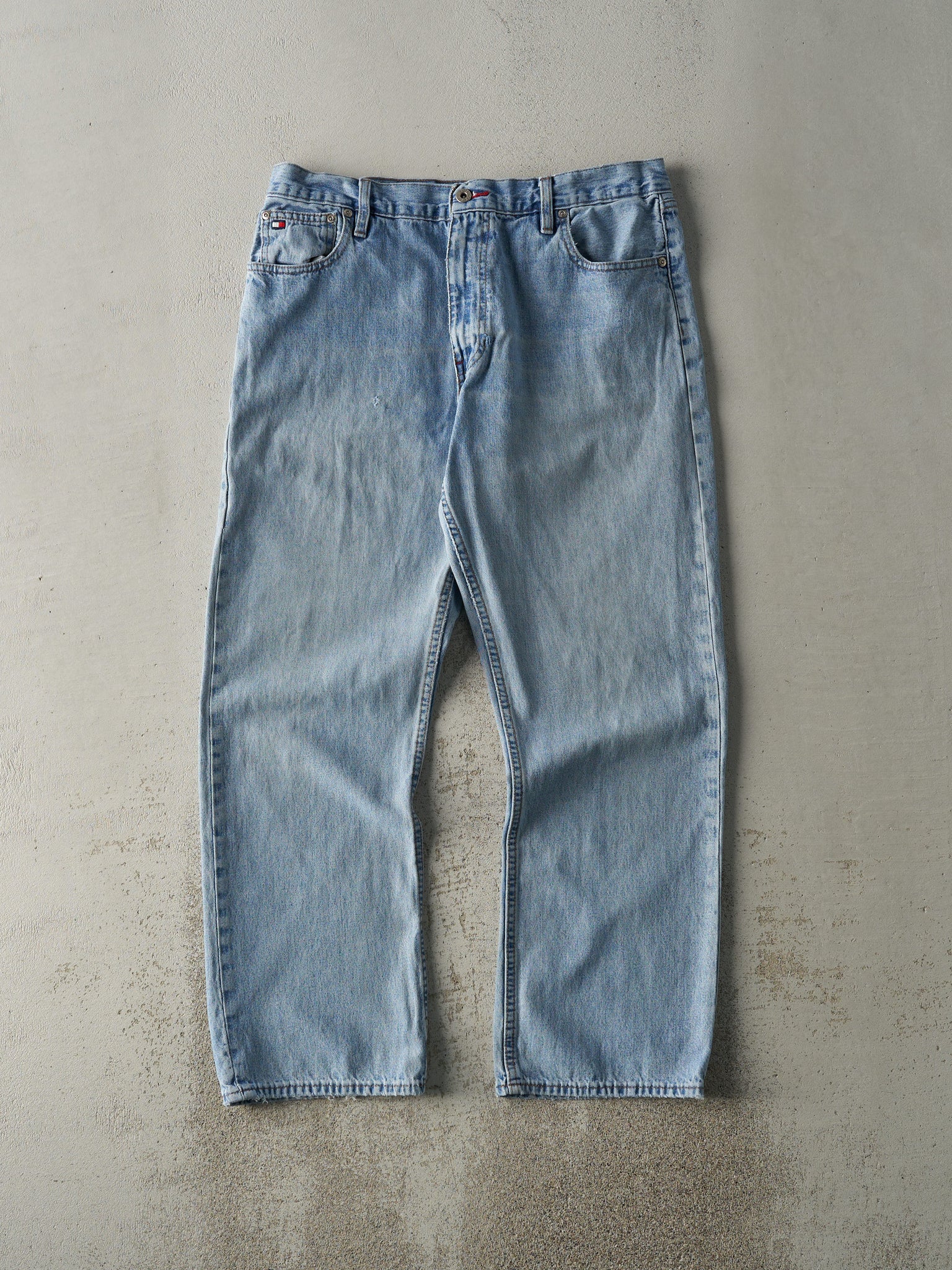 Vintage Y2K Light Wash Tommy Hilfiger Jeans (34x29.5)