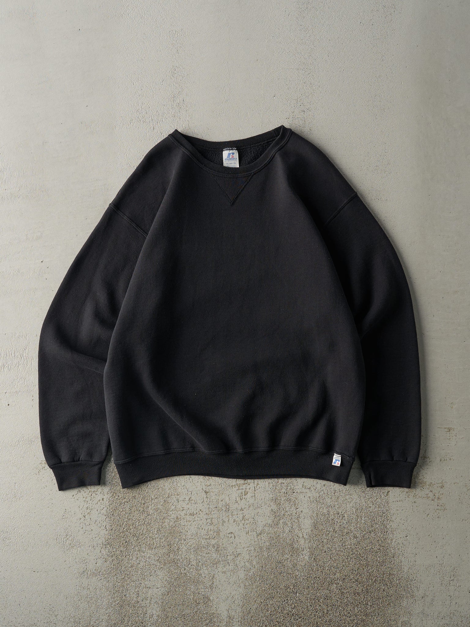 Vintage Y2K Black Russell Athletic Blank Crewneck (L/XL)