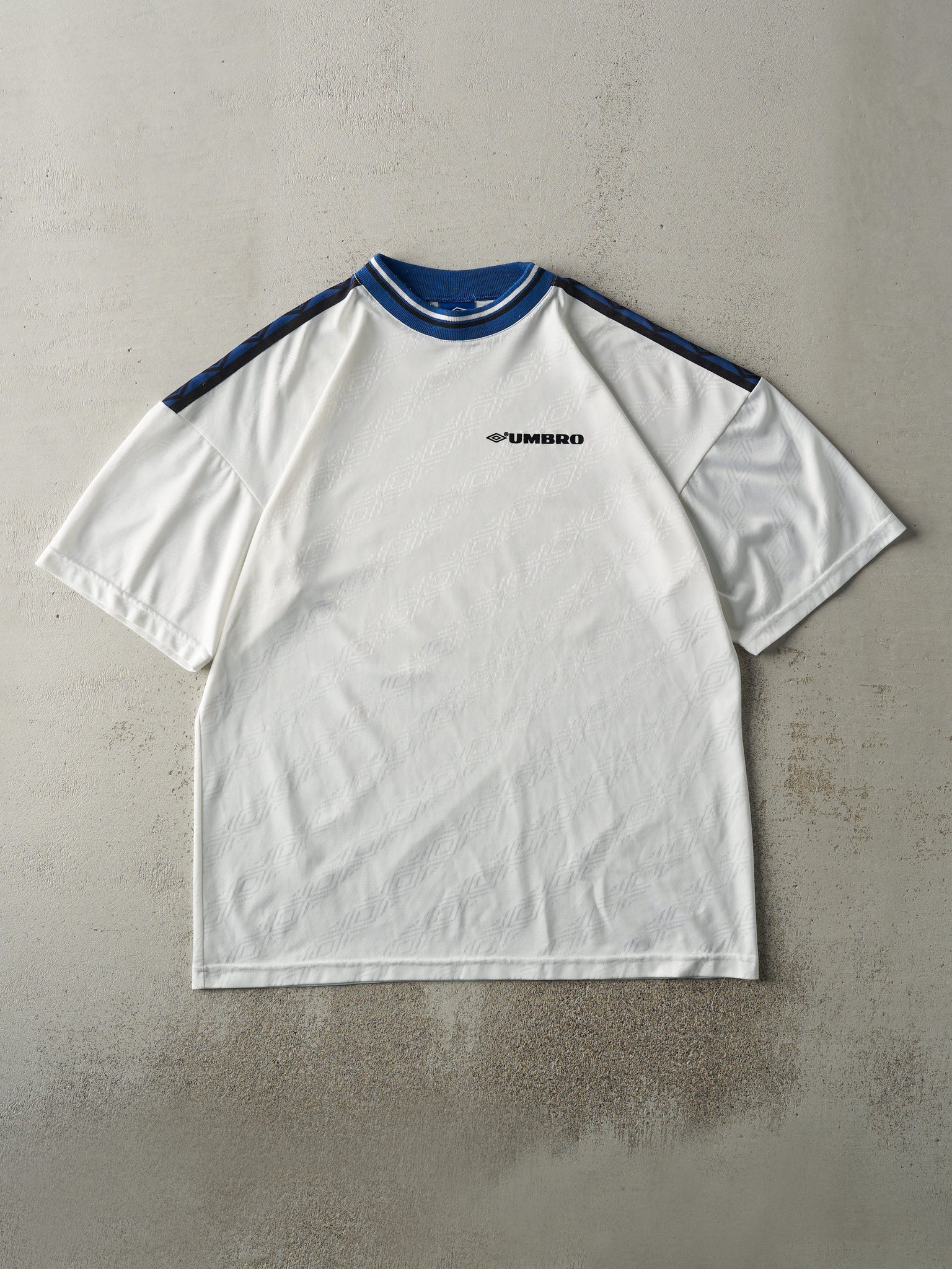 Vintage 90s White & Blue Umbro Soccer Jersey (XL)