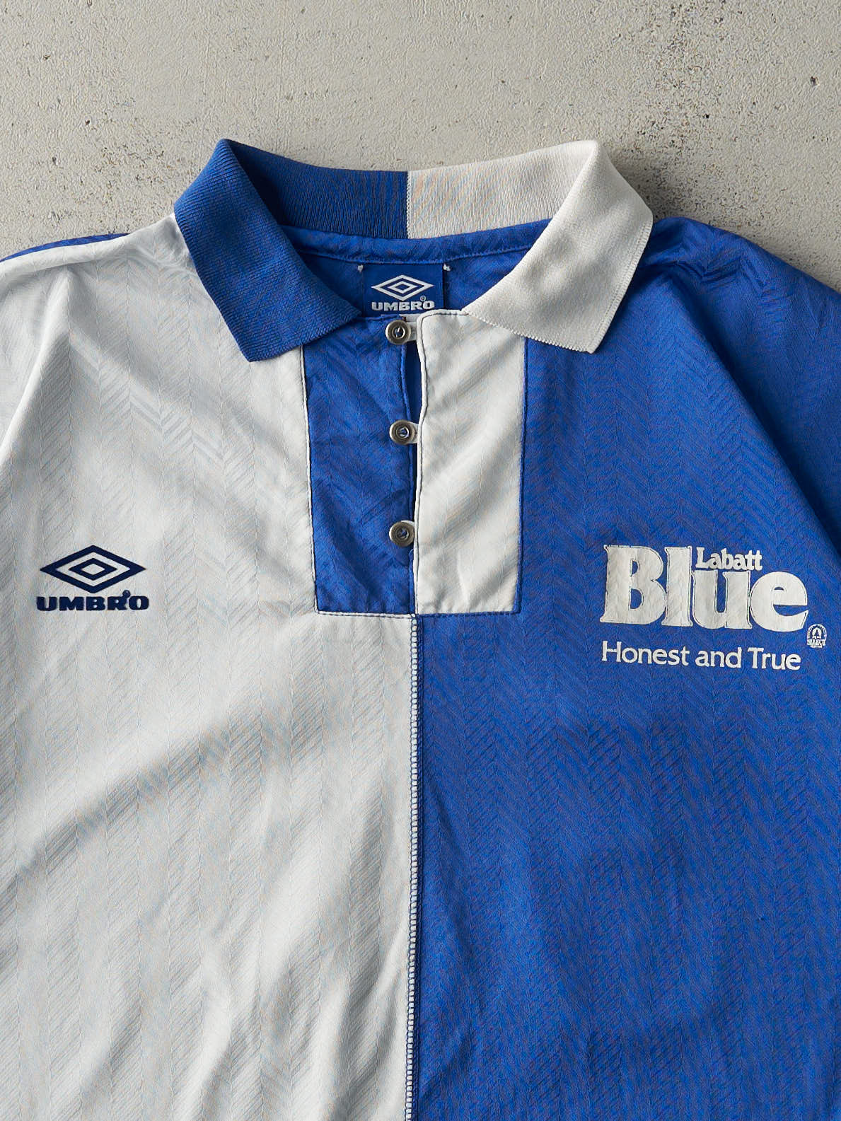 Vintage 90s White & Blue Umbro #17 Labatt Blue Soccer Jersey (XL)