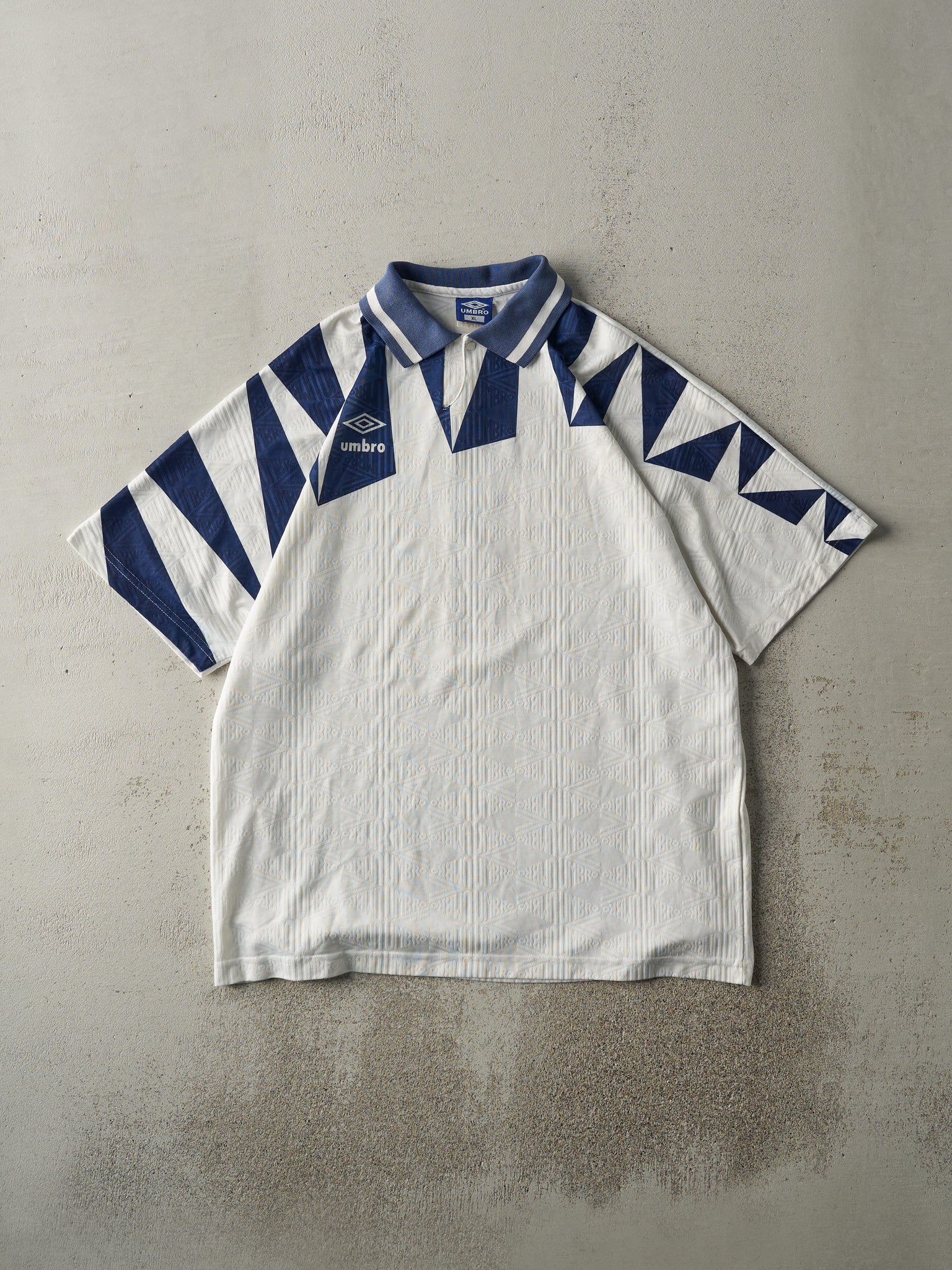 Vintage 90s White & Navy Blue Umbro Soccer Jersey (L)