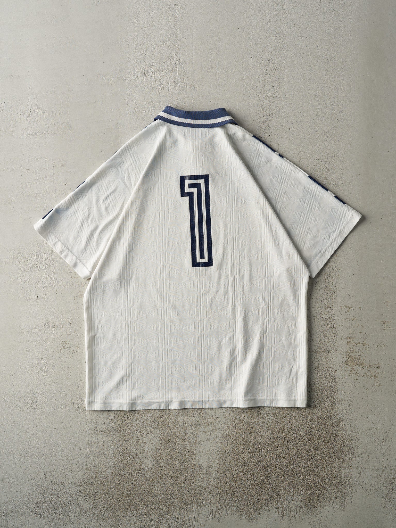 Vintage 90s White & Navy Blue Umbro Soccer Jersey (L)