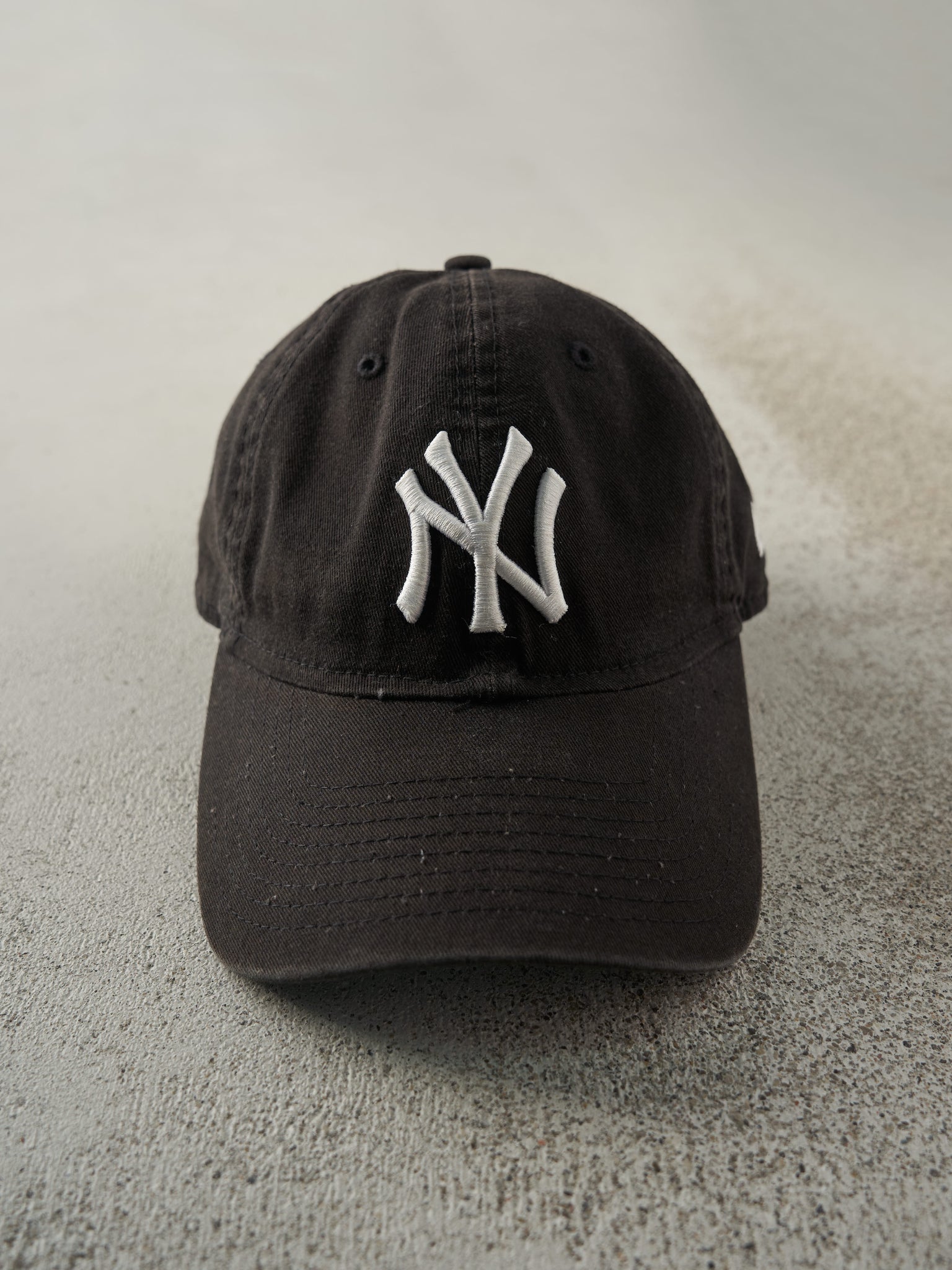 Vintage Y2K Black New York Yankees New Era Strap Back Hat