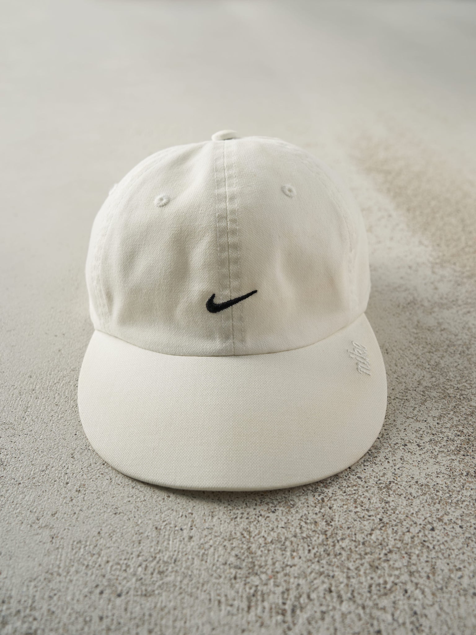 Vintage Y2K White Nike Swoosh Embroidered Strap Back Hat