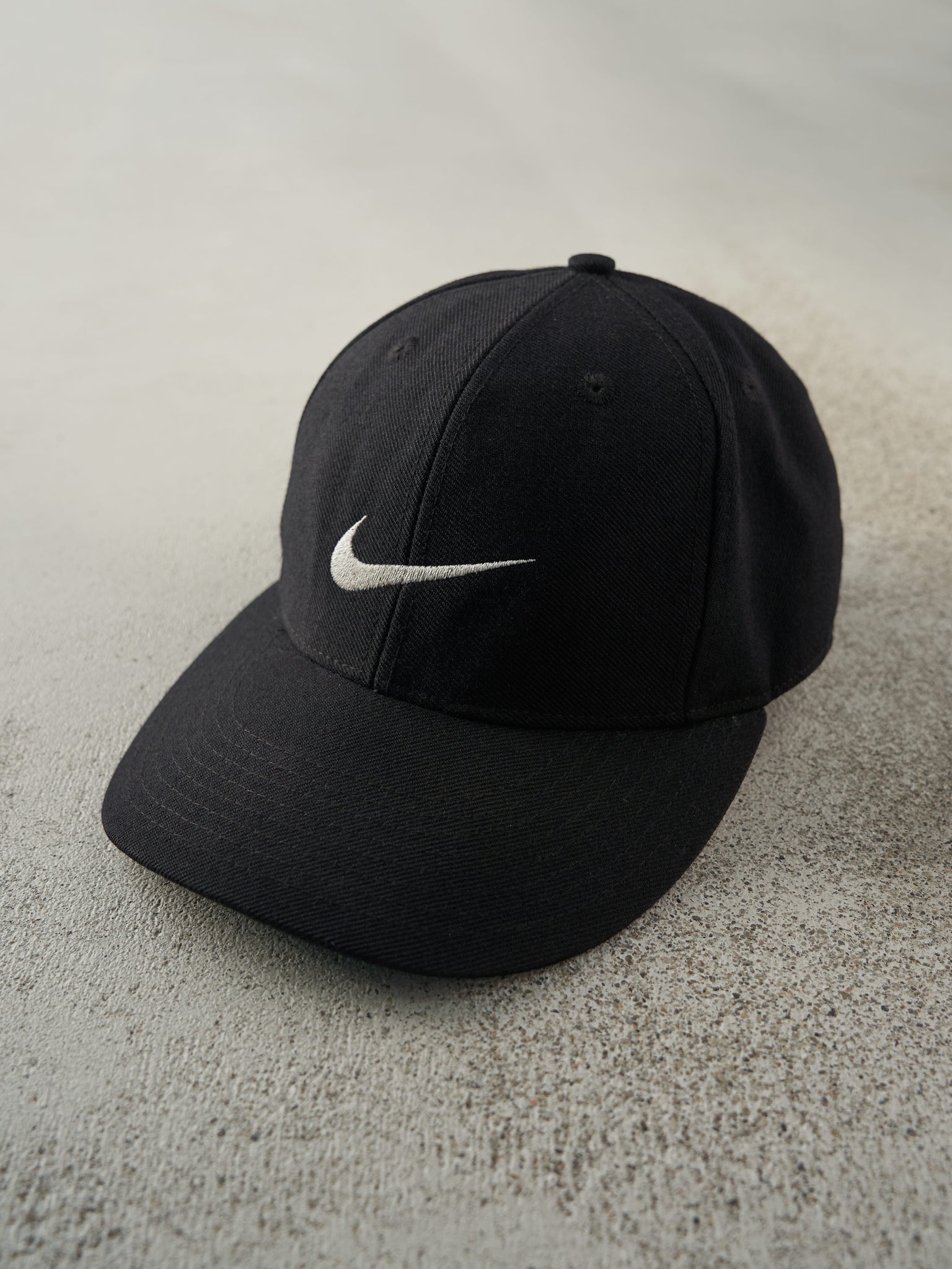 Vintage 90s Black Nike Swoosh Fitted Hat (7 1/8)