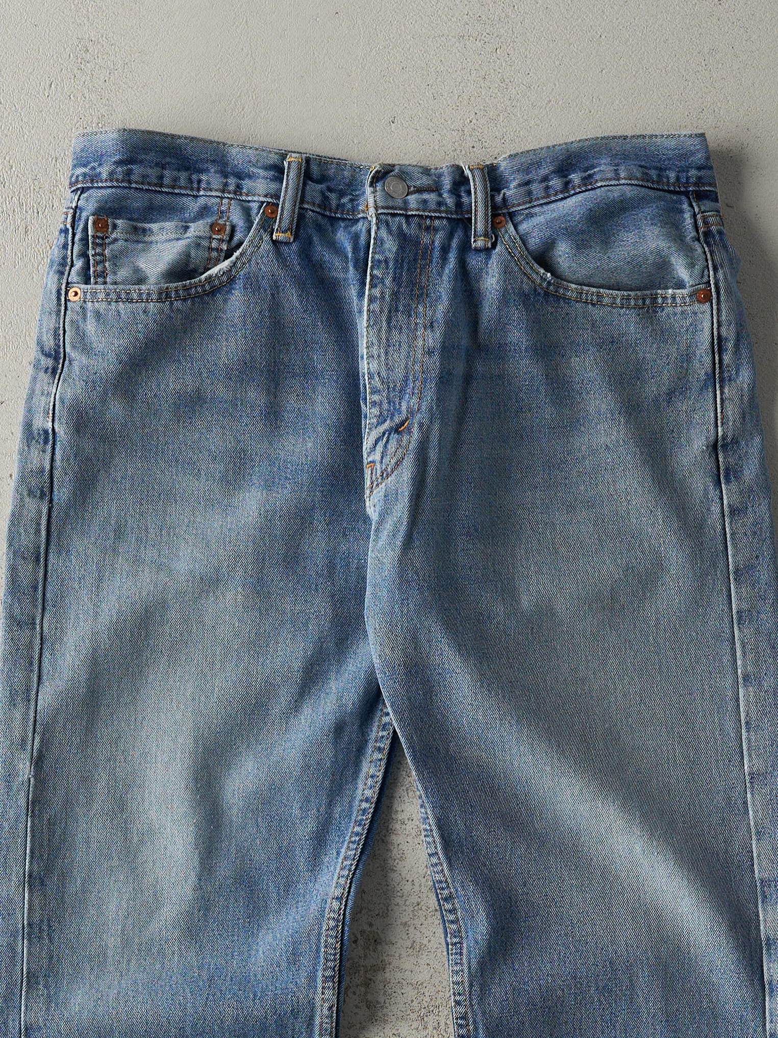 Vintage Y2K Light Wash Levi's 505 Jeans (37x28)