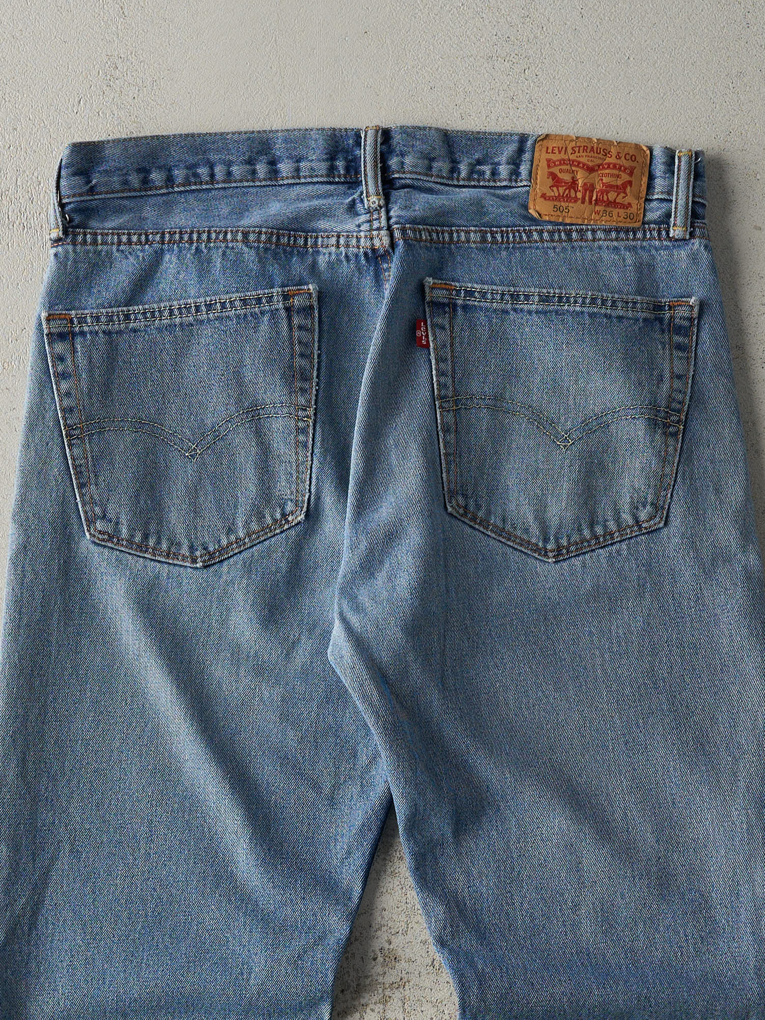 Vintage Y2K Light Wash Levi's 505 Jeans (37x28)