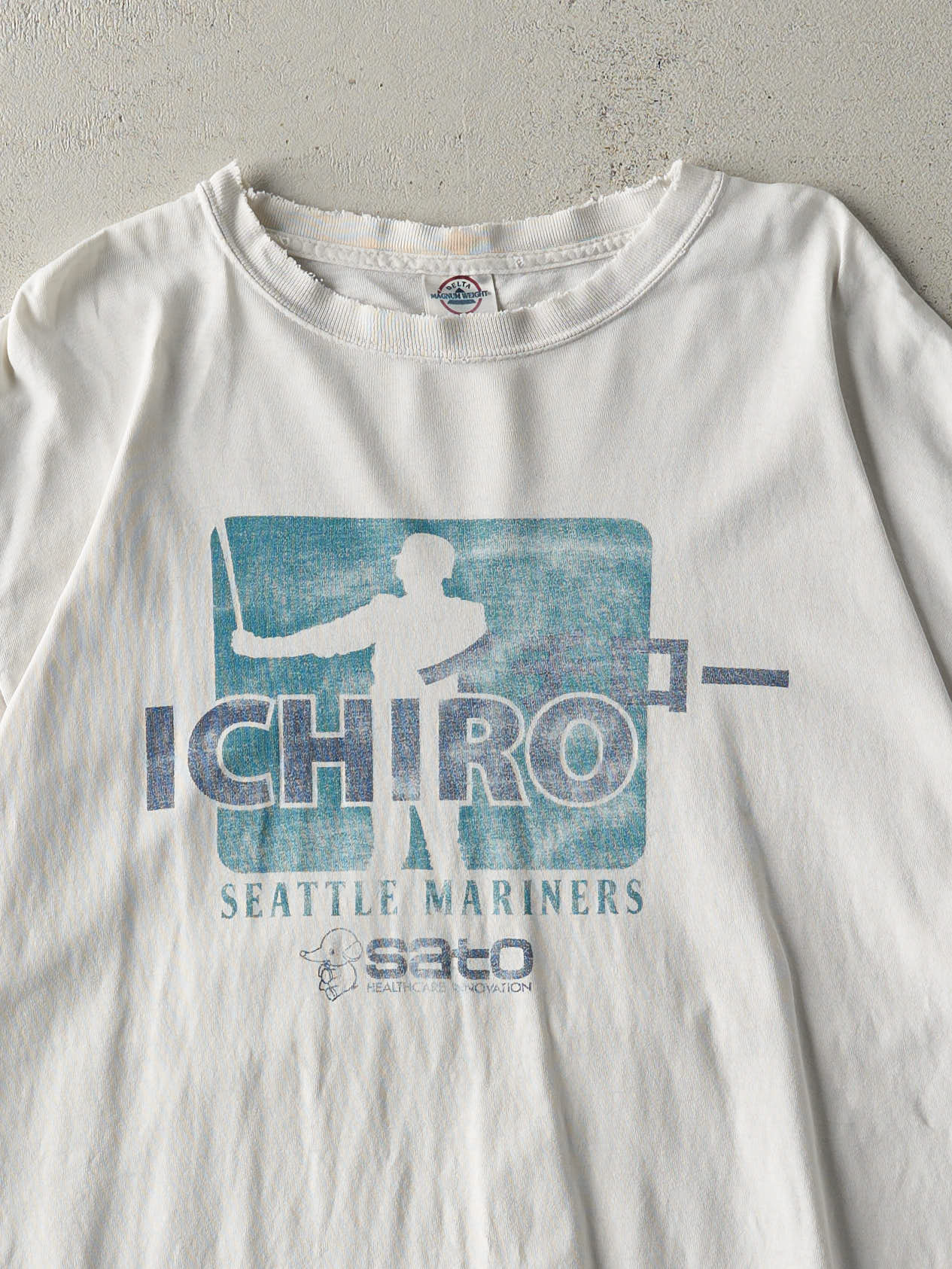 Vintage Y2K White Seattle Mariners Ichiro Tee (M/L)