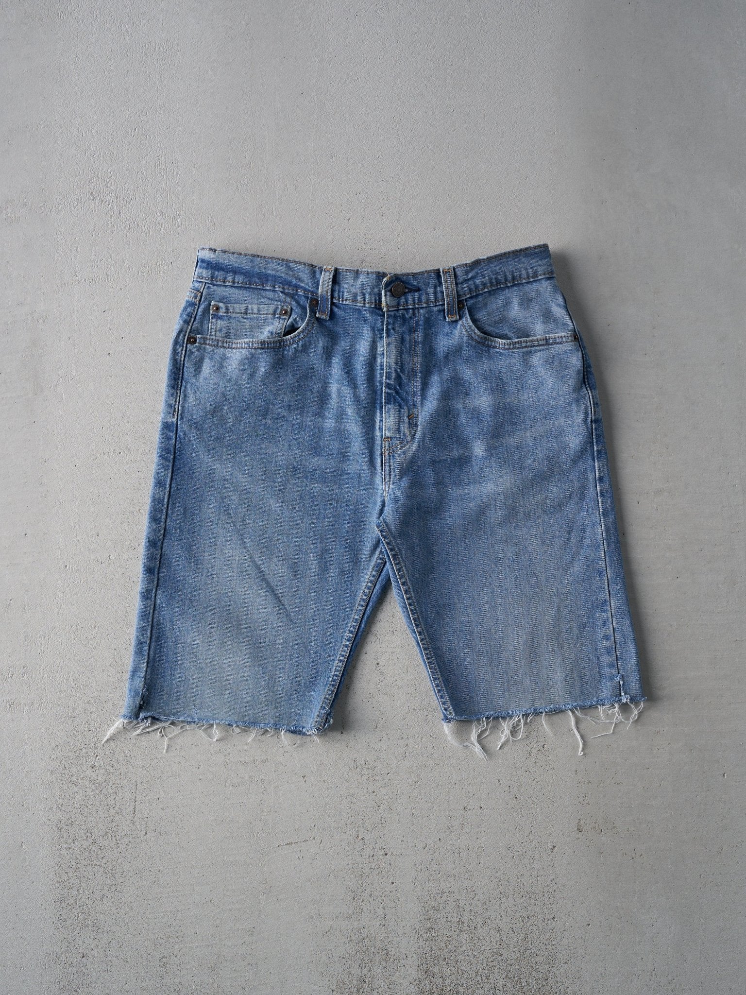 Vintage Y2K Mid Wash Levi's 505 Cut Off Denim Shorts (34x10)