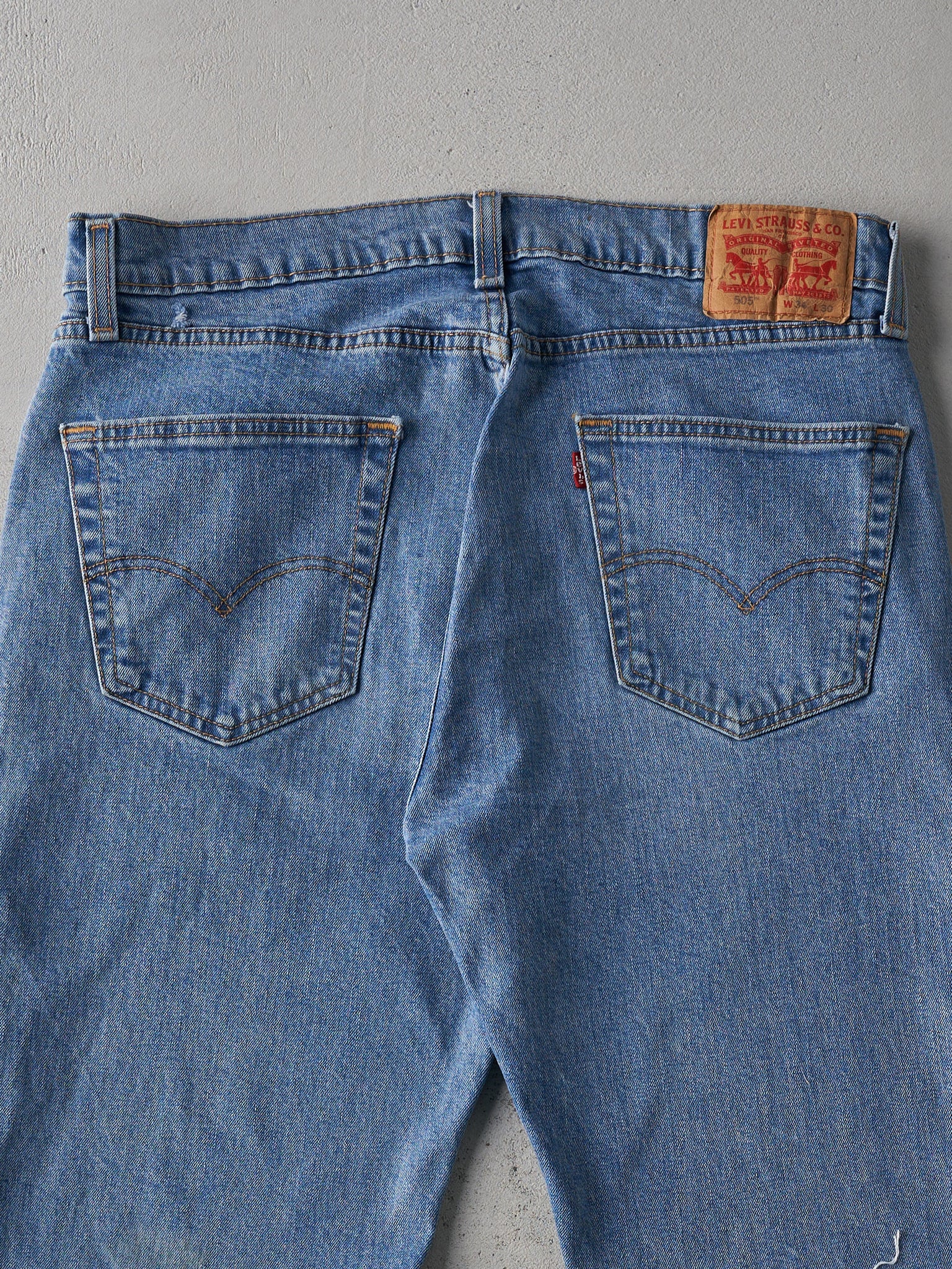 Vintage Y2K Mid Wash Levi's 505 Cut Off Denim Shorts (34x10)