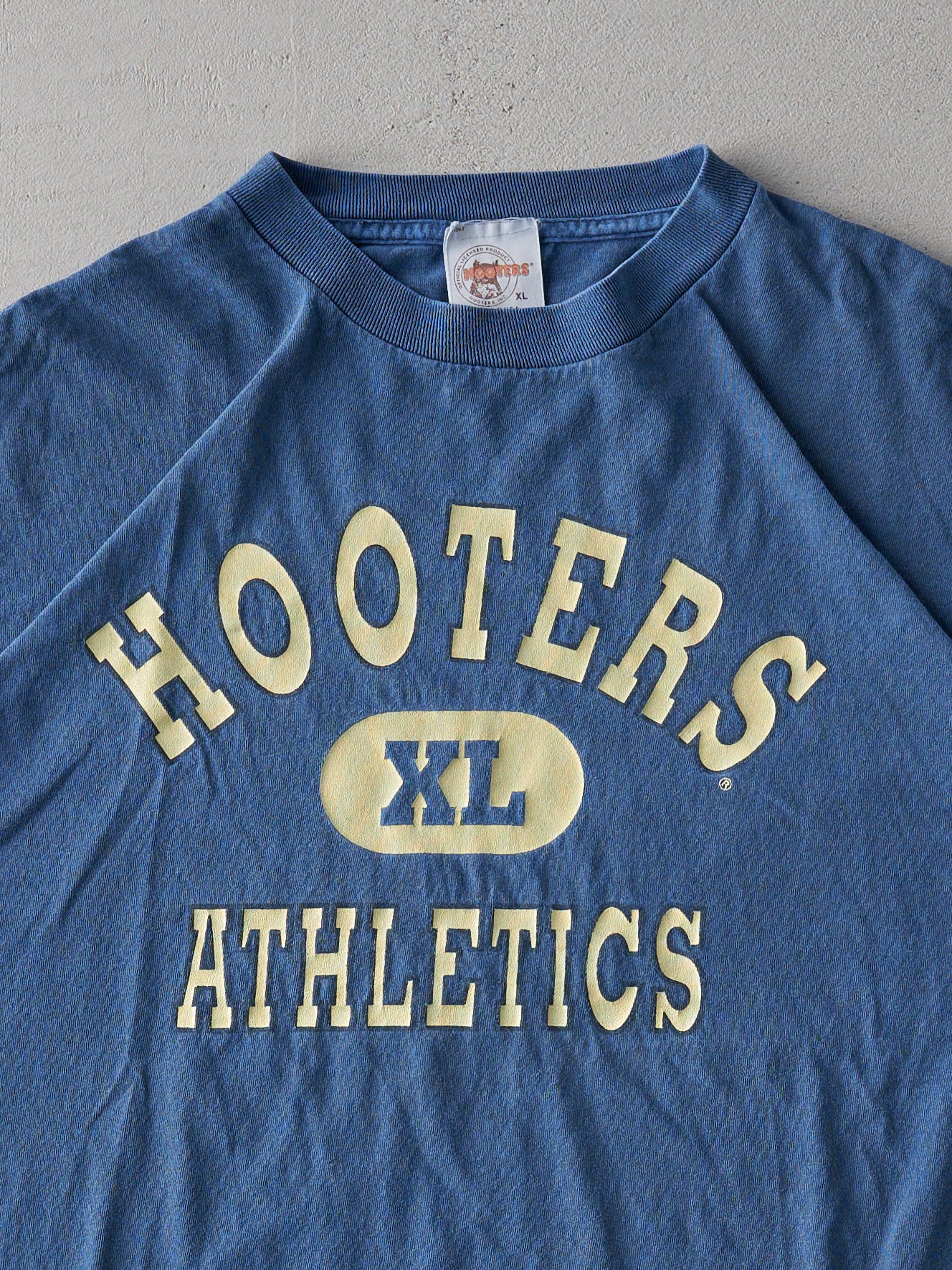 Vintage 90s Deep Blue Hooters Athletics Single Stitch Tee (L)