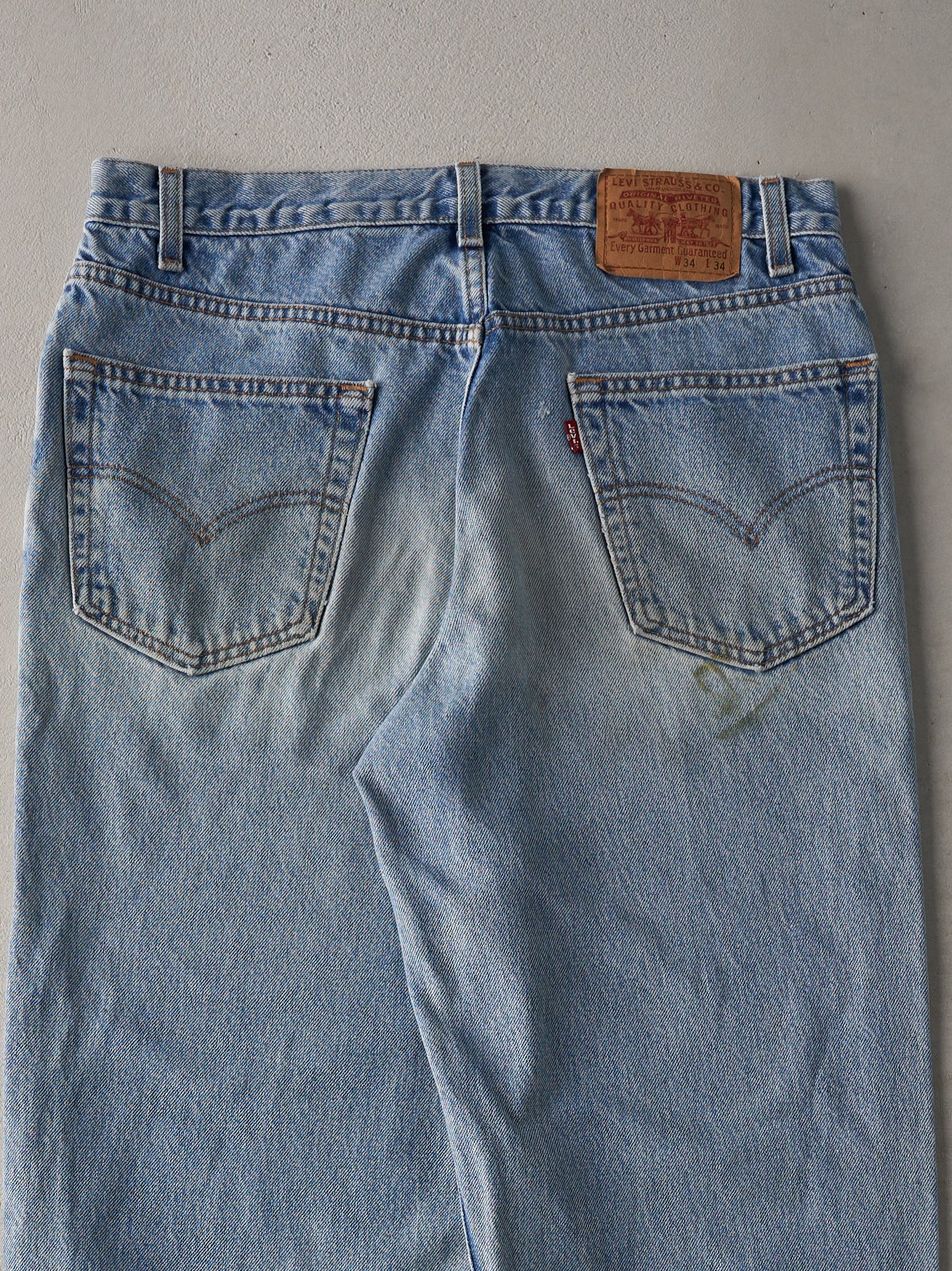 Vintage 90s Light Wash Levi's Relaxed Straight Leg Jeans (33x33)