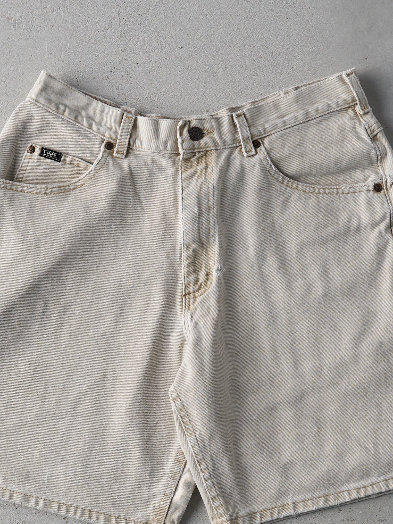 Vintage 90s Light Beige Lee Shorts (32.5x8)