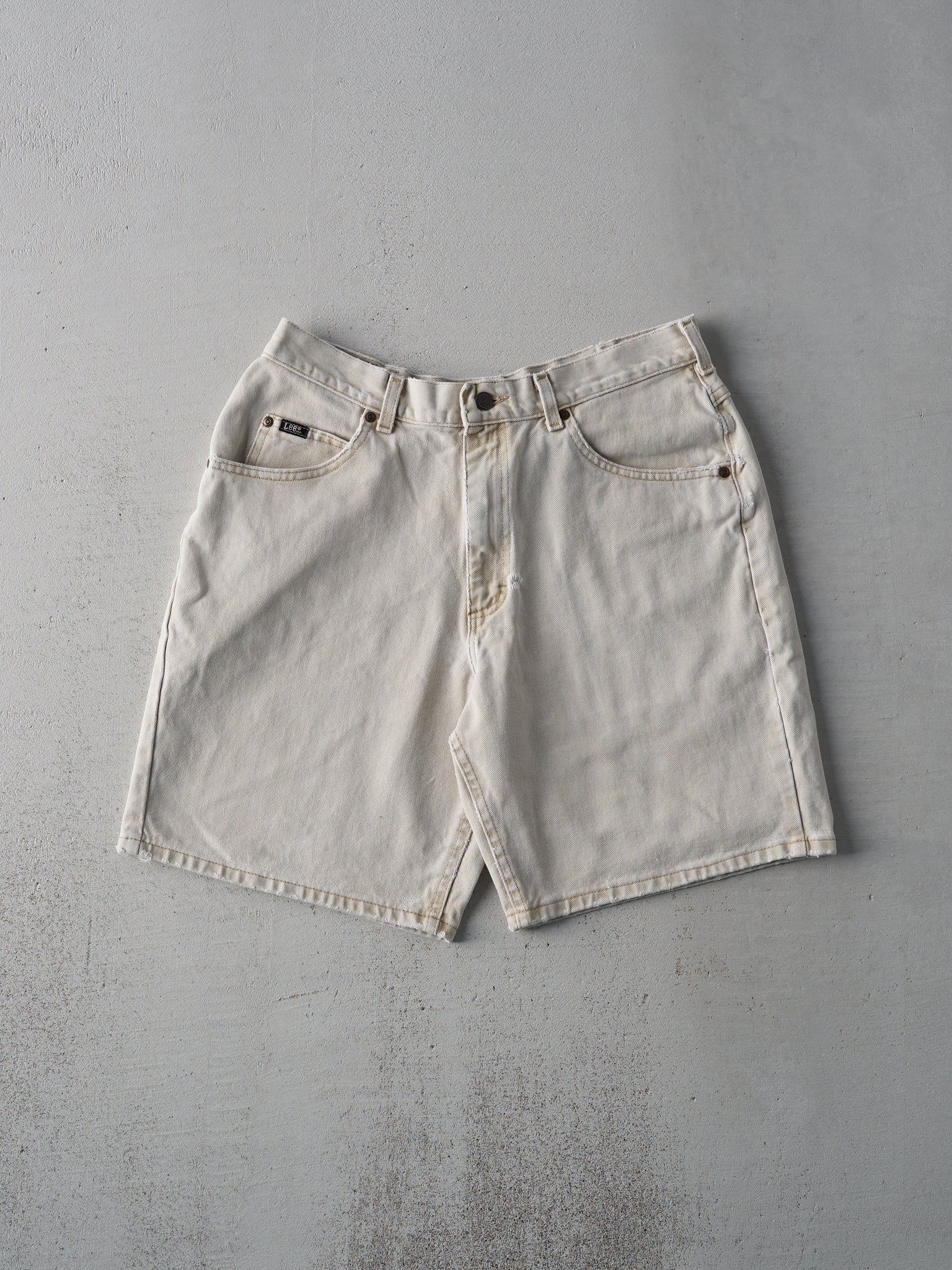 Vintage 90s Light Beige Lee Shorts (32.5x8)