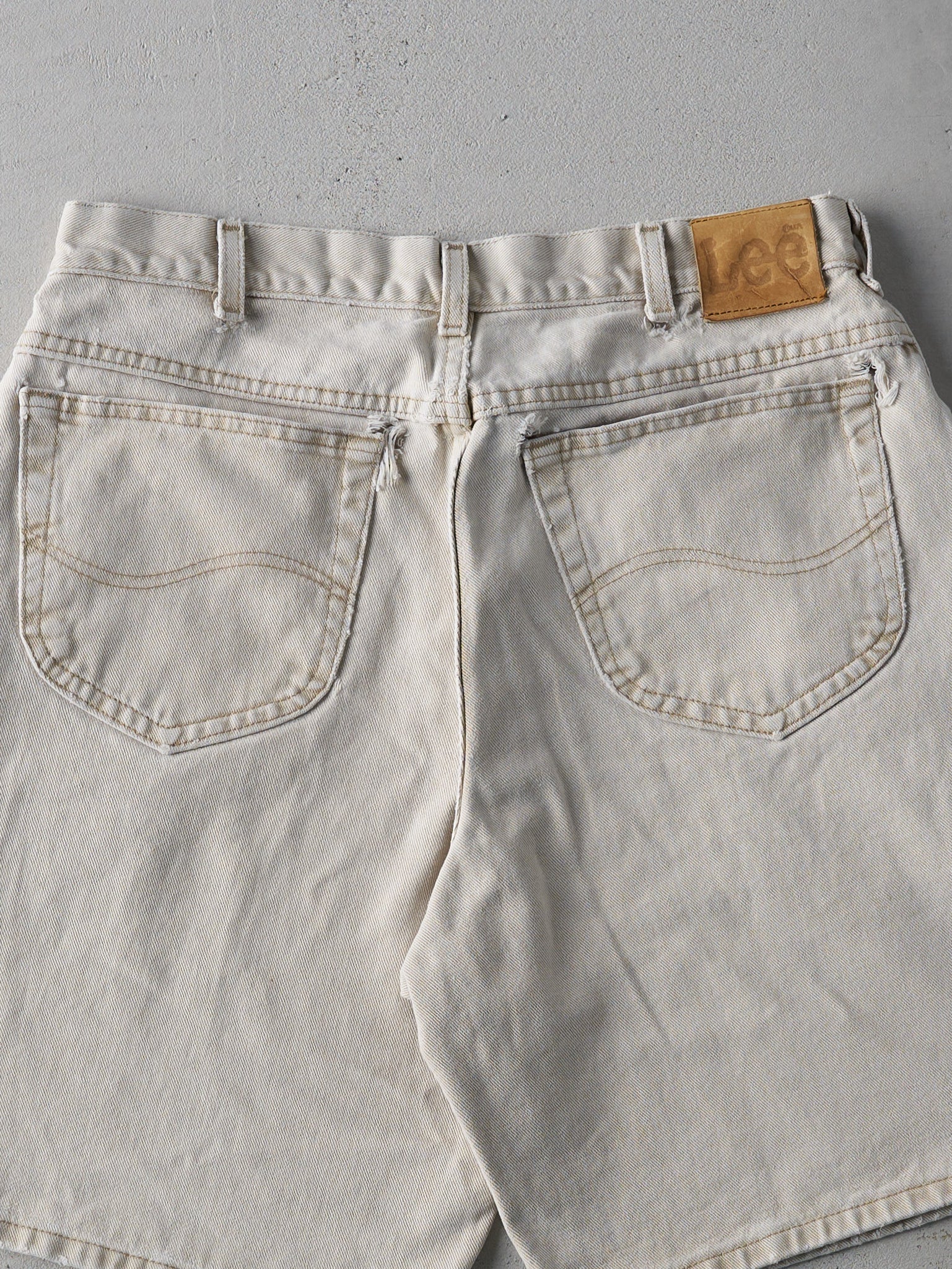 Vintage 90s Light Beige Lee Shorts (32.5x8)