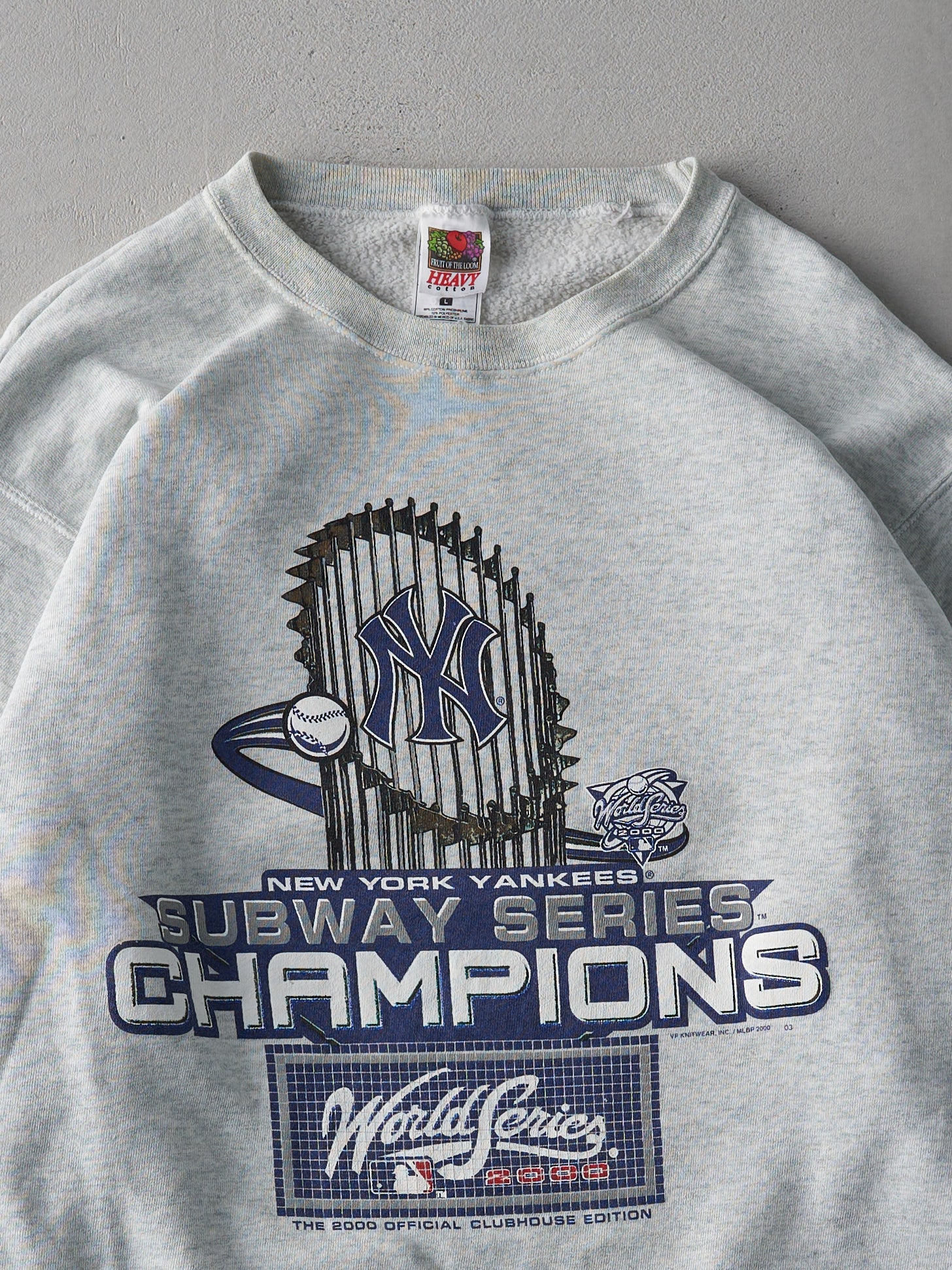 Vintage 00' Heather Grey New York Yankees Subway Series Champions Crewneck (M)
