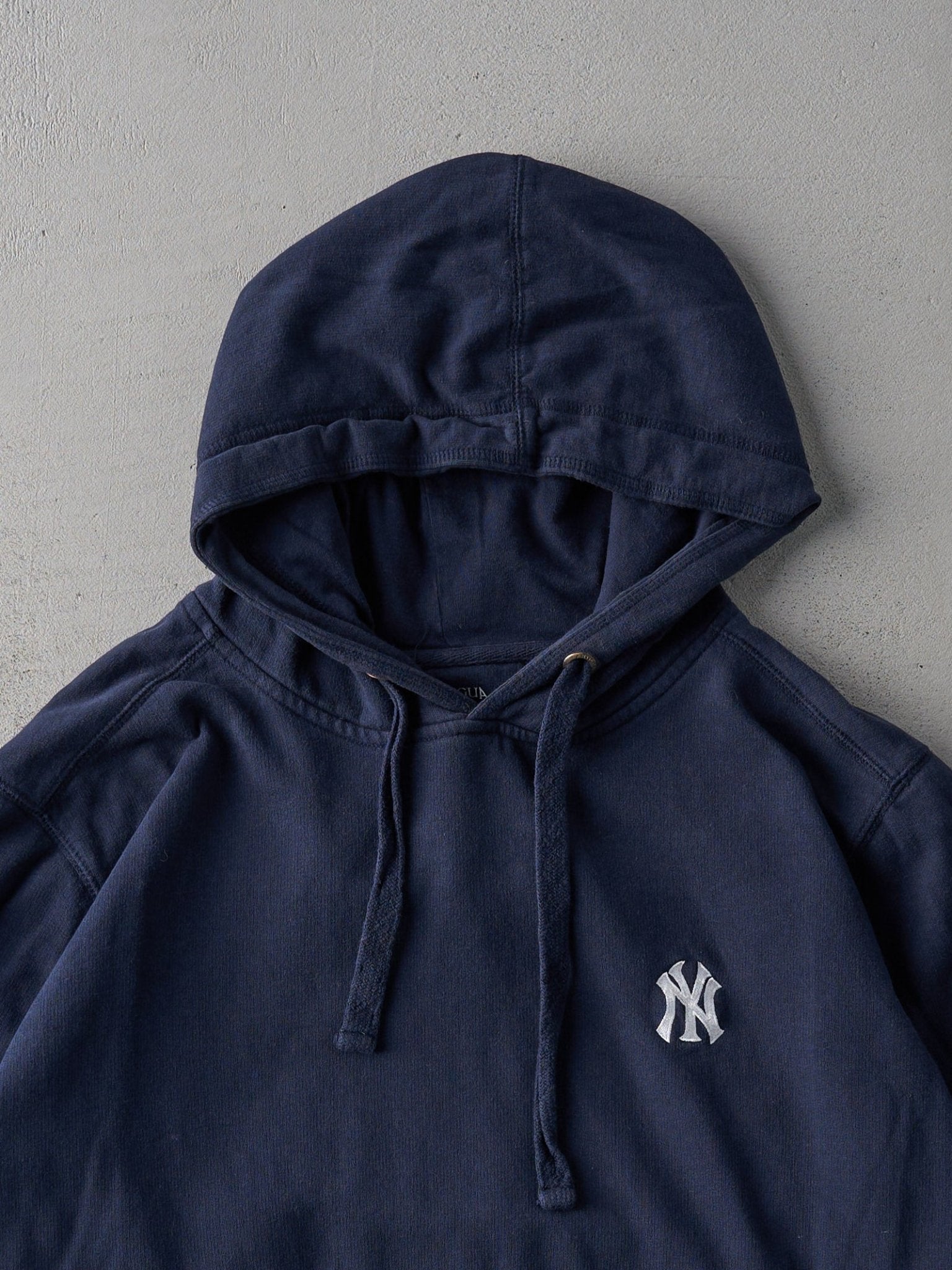 Vintage Y2K Navy Blue Embroidered New York Yankees Boxy Hoodie (L)