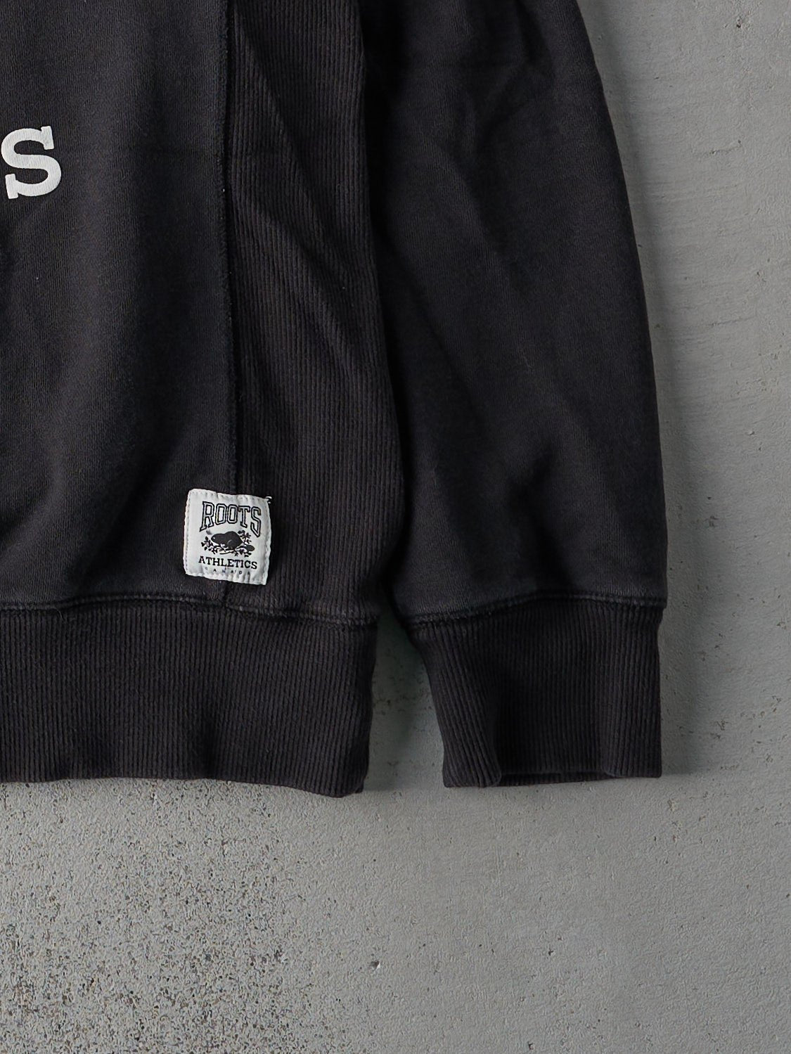 Vintage 90s Black Roots Canada Crewneck (M)